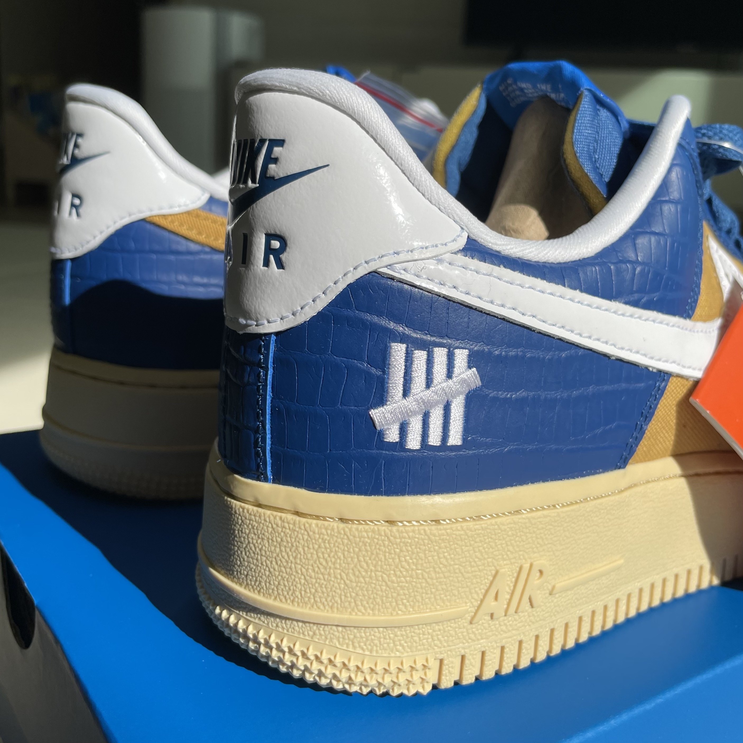 Nike x Undefeated Air Force 1 Low SP 5 On It Court Blue 착용 스타일 - 4