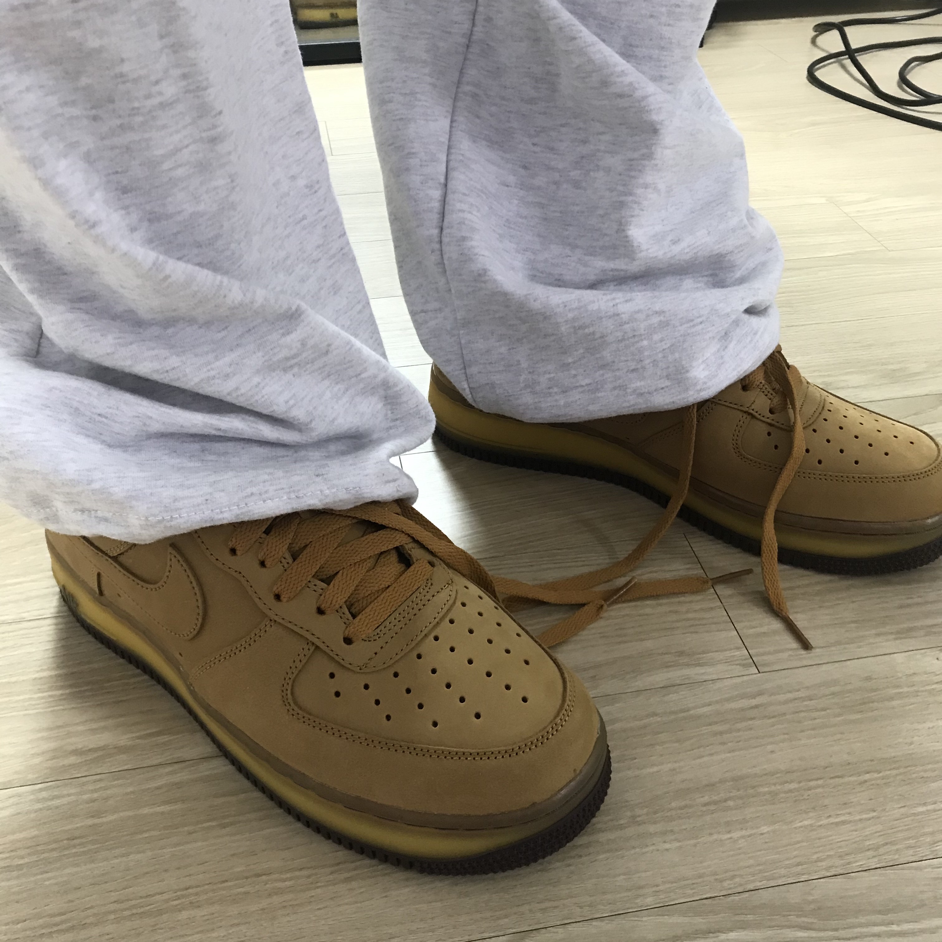 Nike Air Force 1 Low Retro SP Wheat Mocha 착용 스타일 - 1