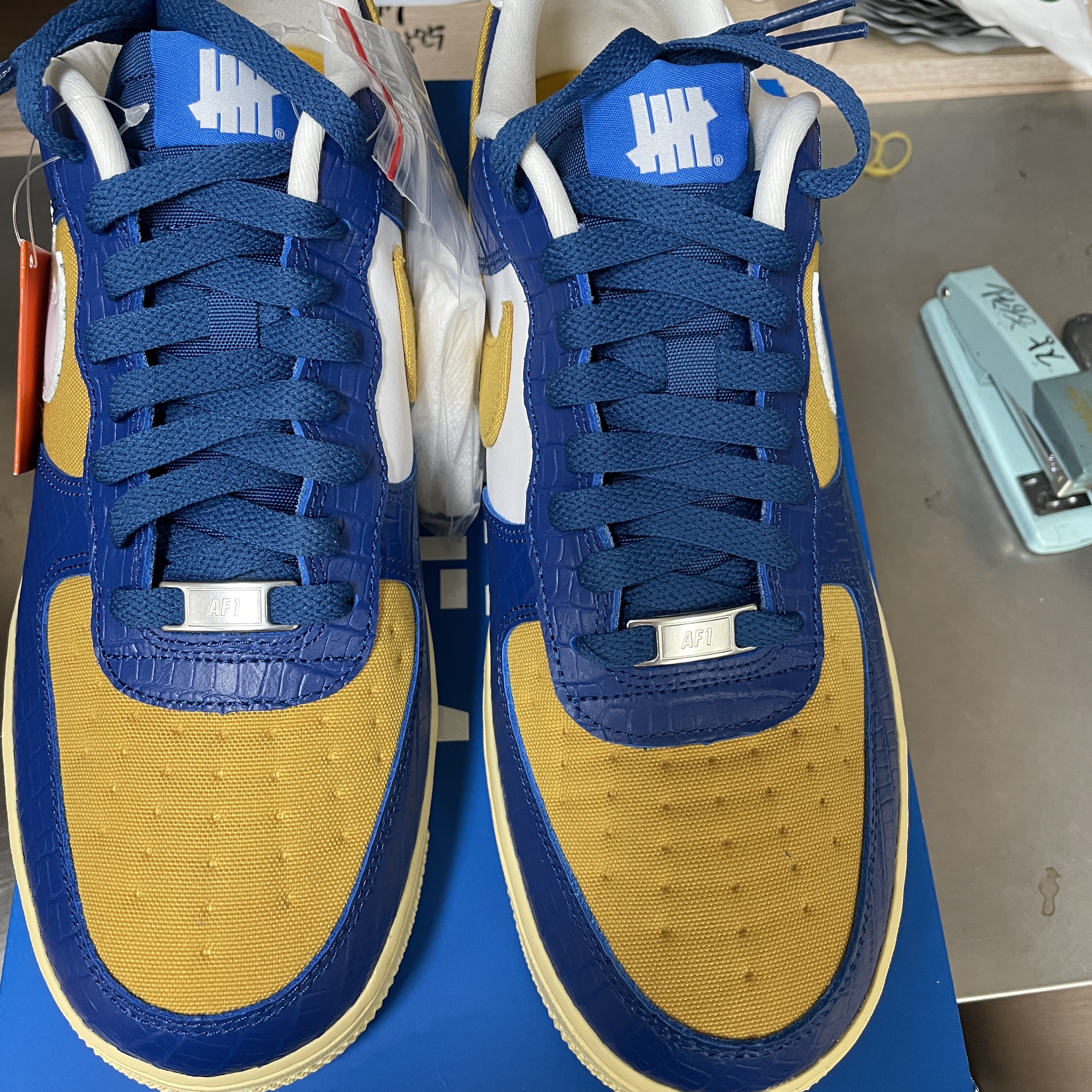 Nike x Undefeated Air Force 1 Low SP 5 On It Court Blue 착용 스타일 - 2