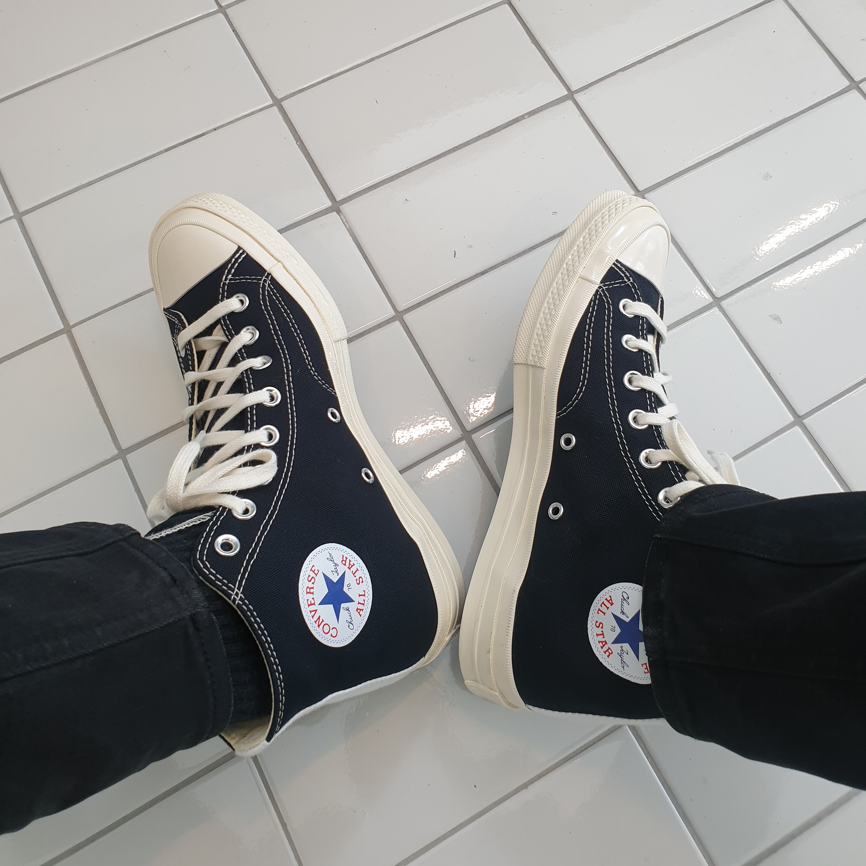 Converse x Play Comme des Garcons Chuck 70 Hi Black 착용 스타일 - 2