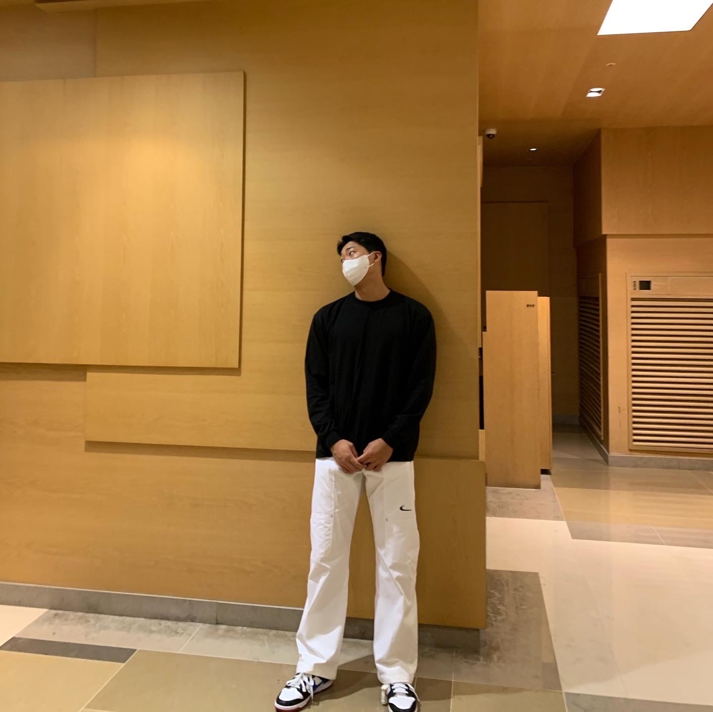 Nike Dunk Low SE Seoul, Nike x Off-White NRG Pants White 착용 스타일