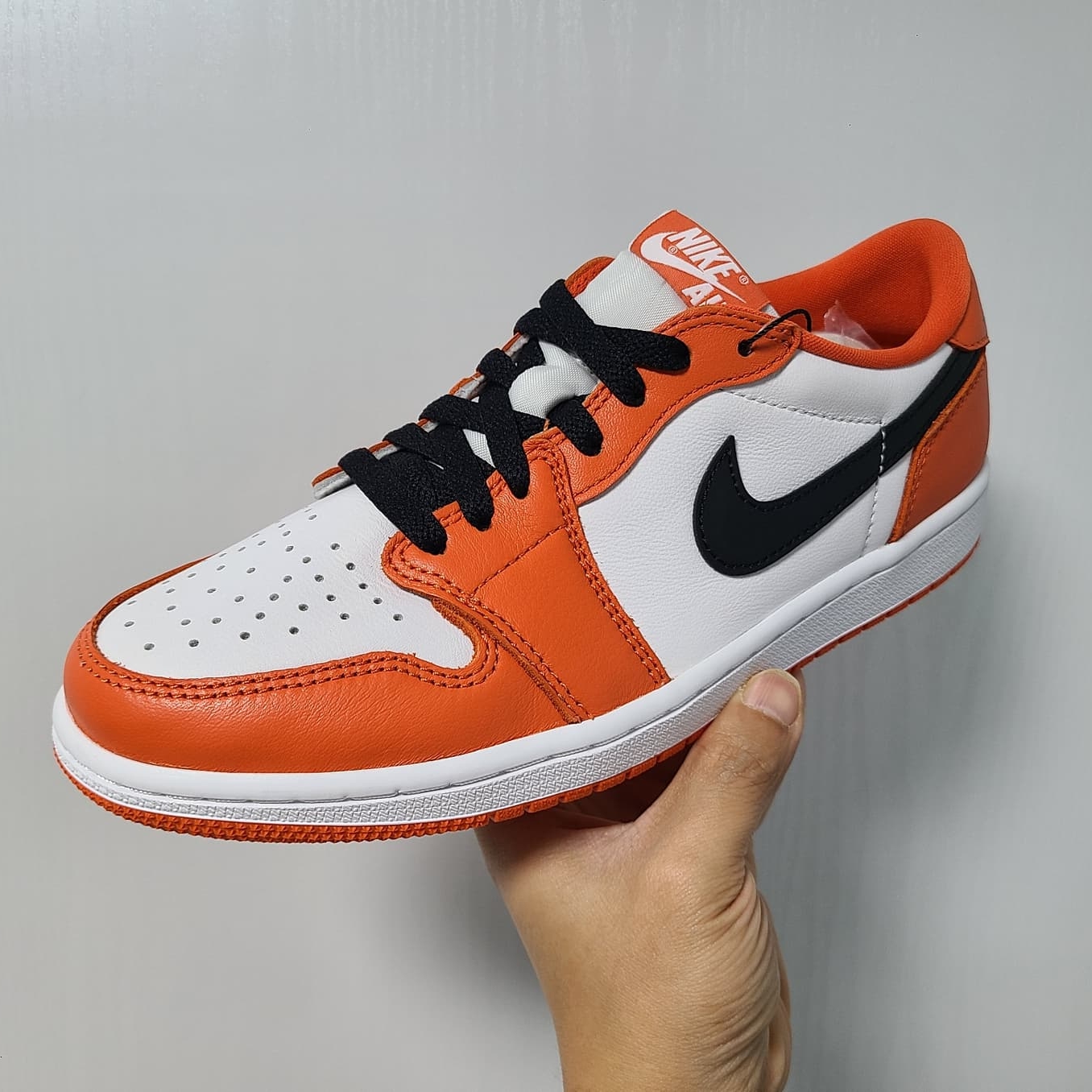 Jordan 1 Low OG Starfish 착용 스타일 - 1