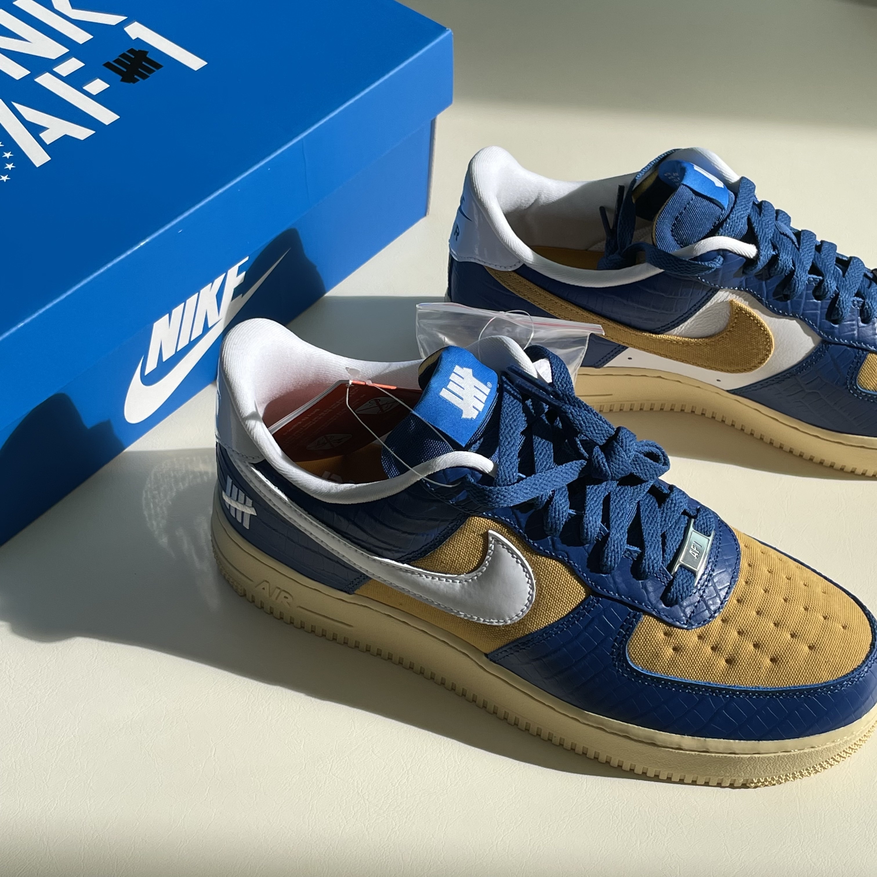 Nike x Undefeated Air Force 1 Low SP 5 On It Court Blue 착용 스타일 - 1
