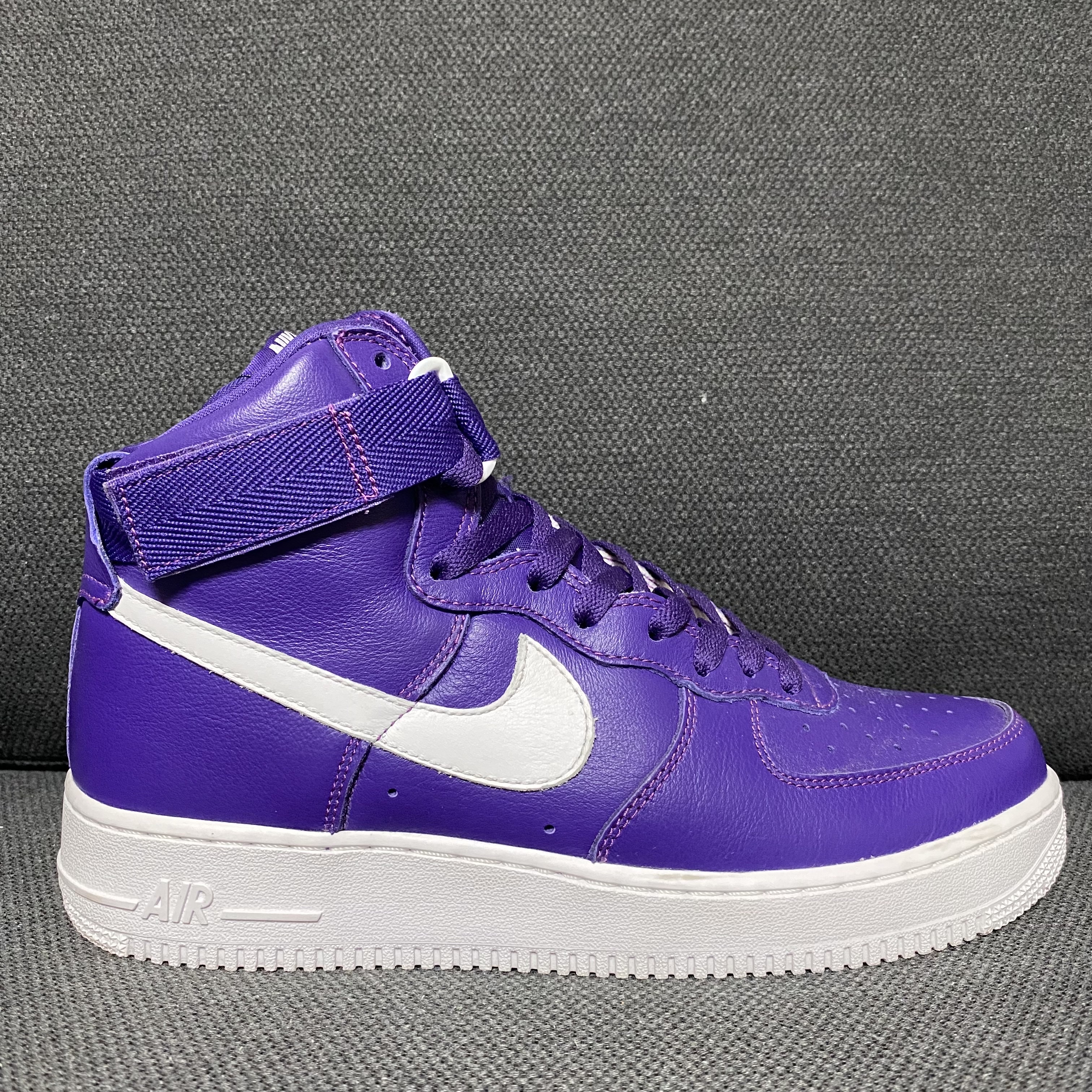 Nike Air Force 1 '07 LV8 EMB White and Court Purple, Nike Air Force 1 High Retro QS Purple White 착용 스타일 - 3