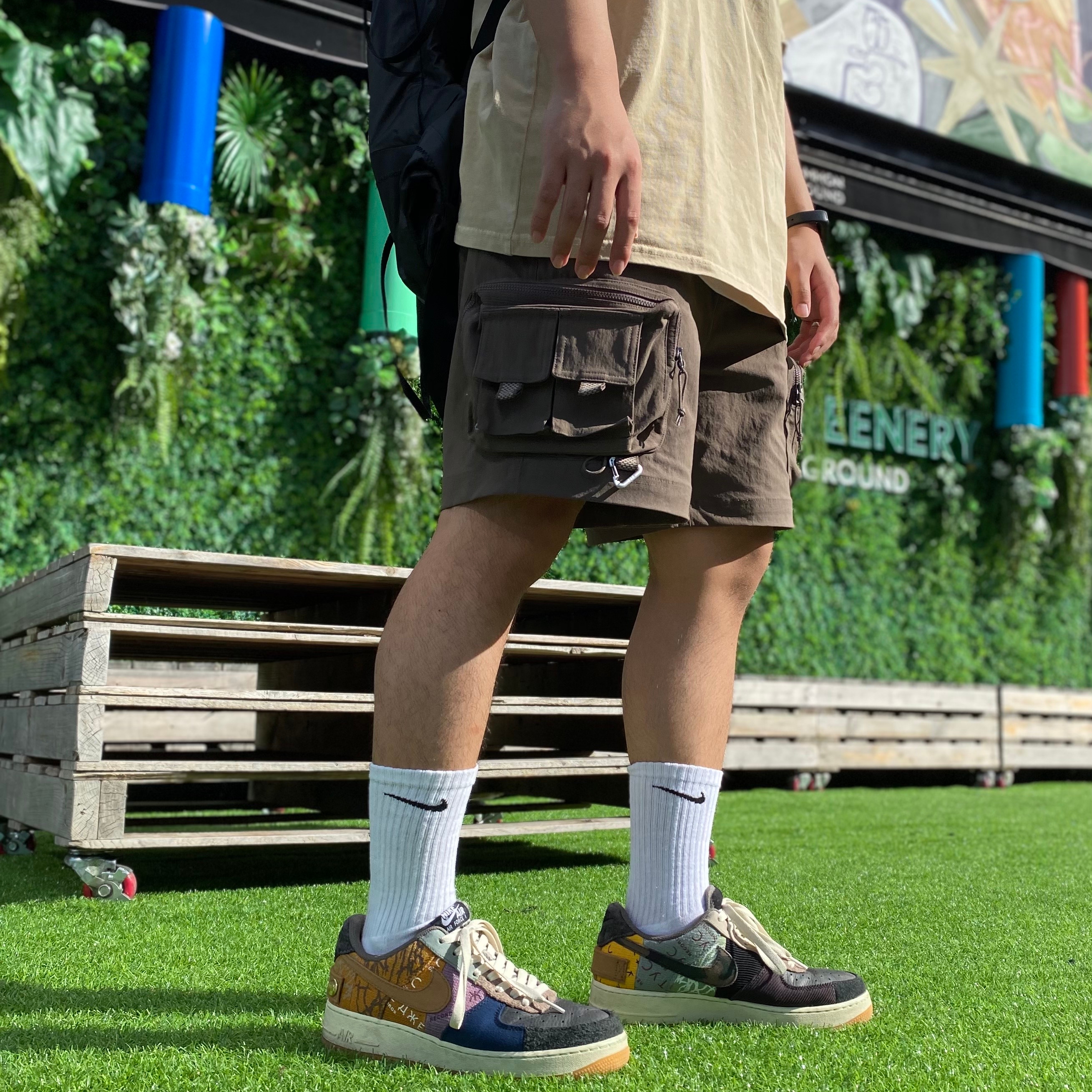 Nike x Travis Scott Air Force 1 Low Cactus Jack, Nike ACG Cargo Shorts Ironstone - Asia 착용 스타일 - 1