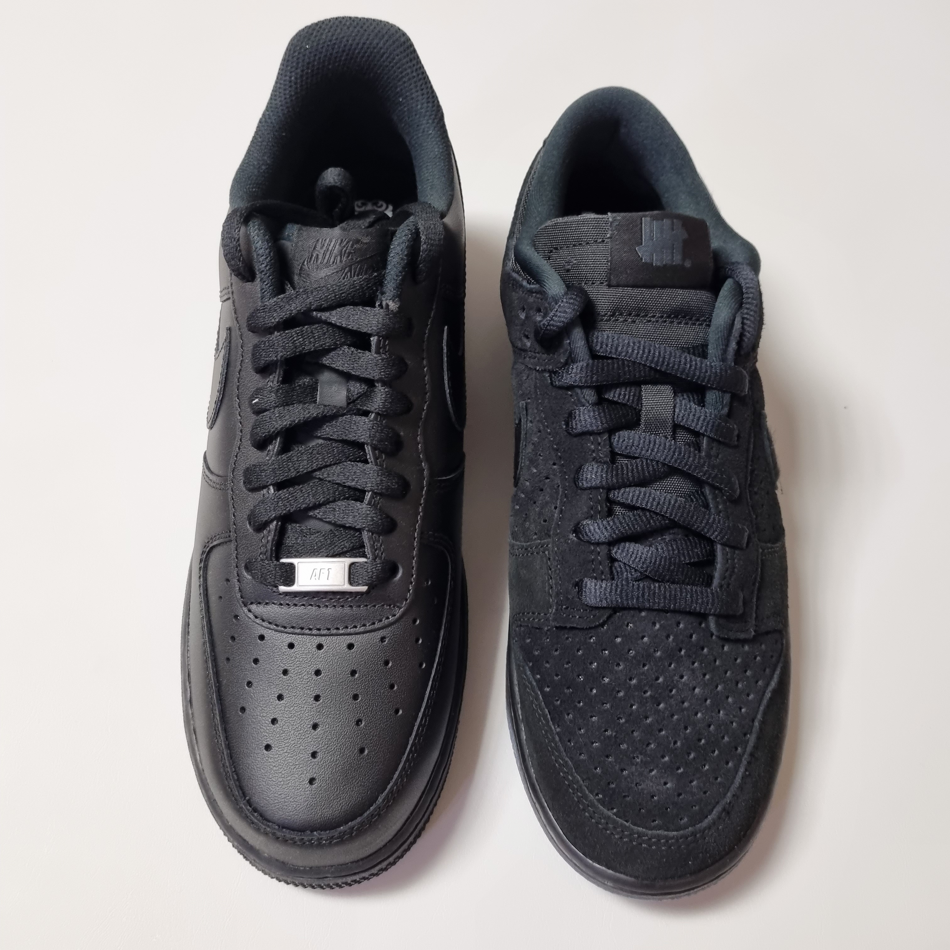 Nike x Undefeated Dunk Low SP 5 On It Black, Nike Air Force 1 '07 Low Triple Black 착용 스타일 - 1