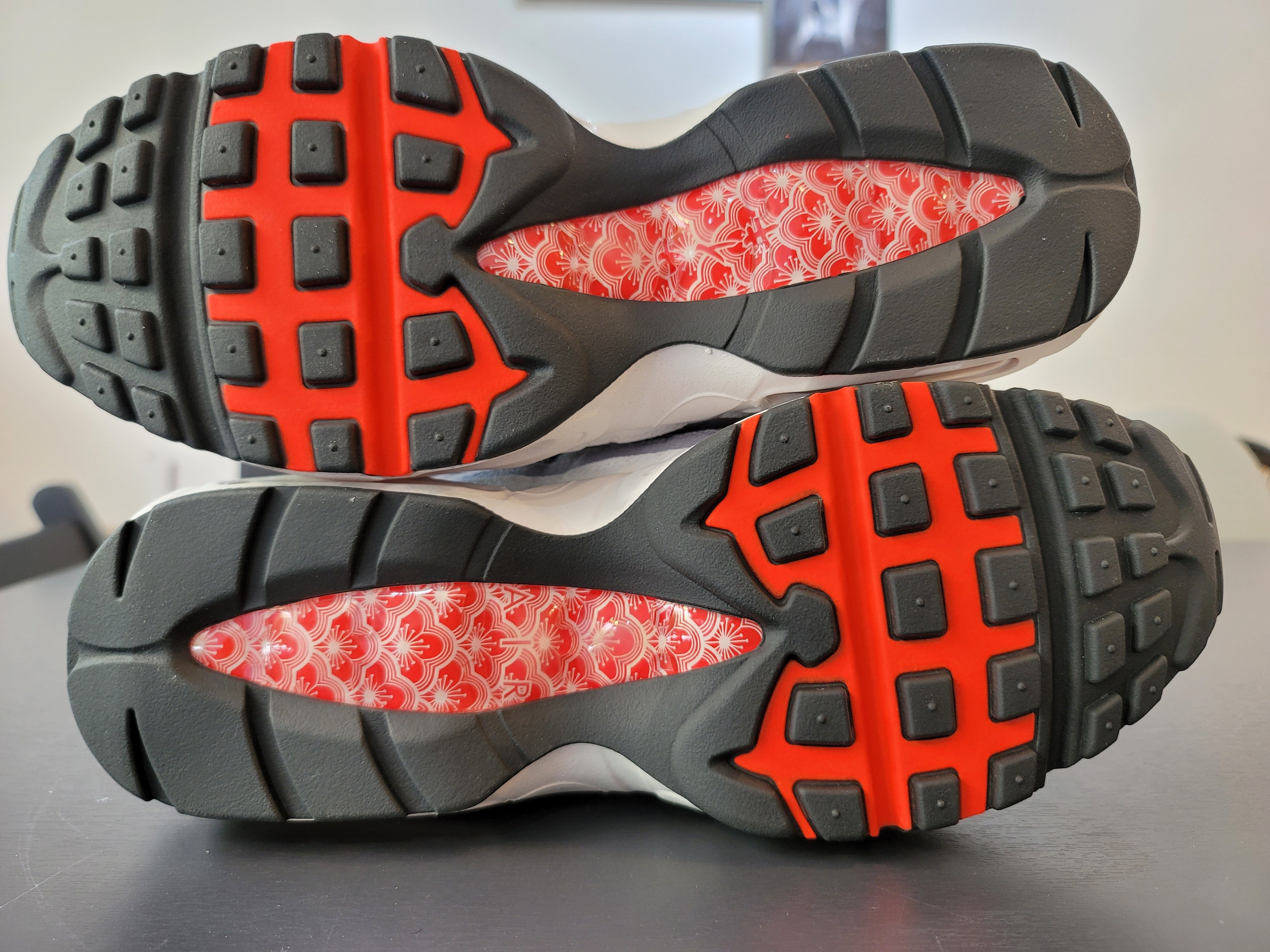 Nike Air Max 95 QS Smoke Grey 착용 스타일 - 3
