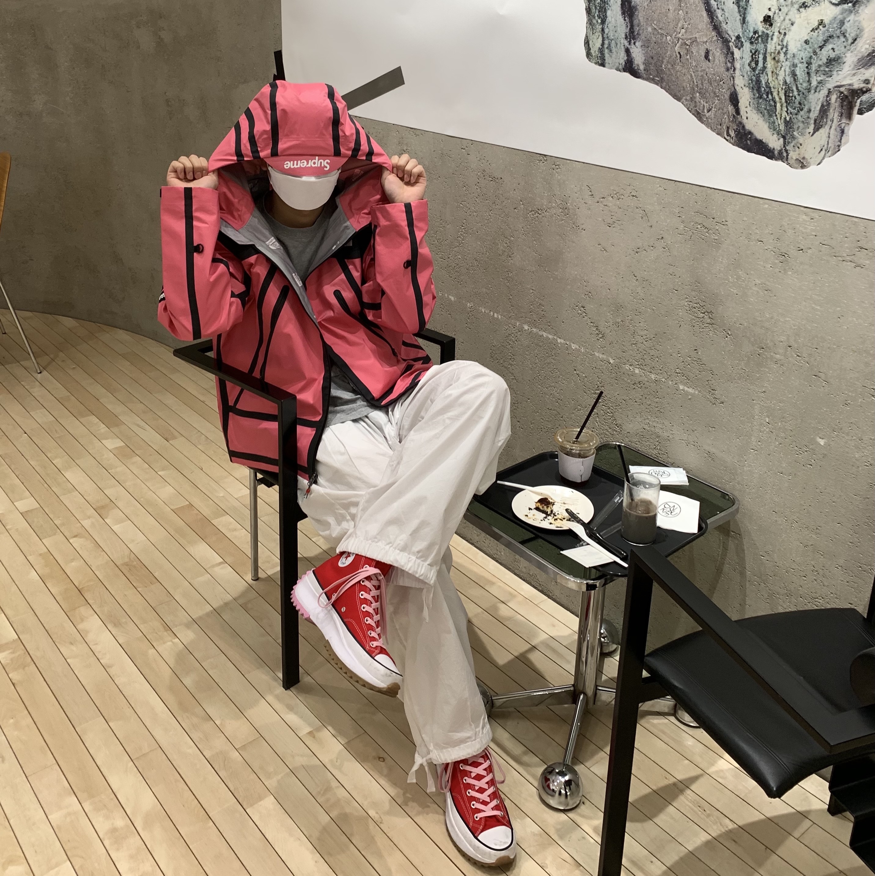 Supreme x The North Face Summit Series Outer Tape Seam Jacket Pink - 21SS, Converse Run Star Hike Hi University Red 착용 스타일 - 2