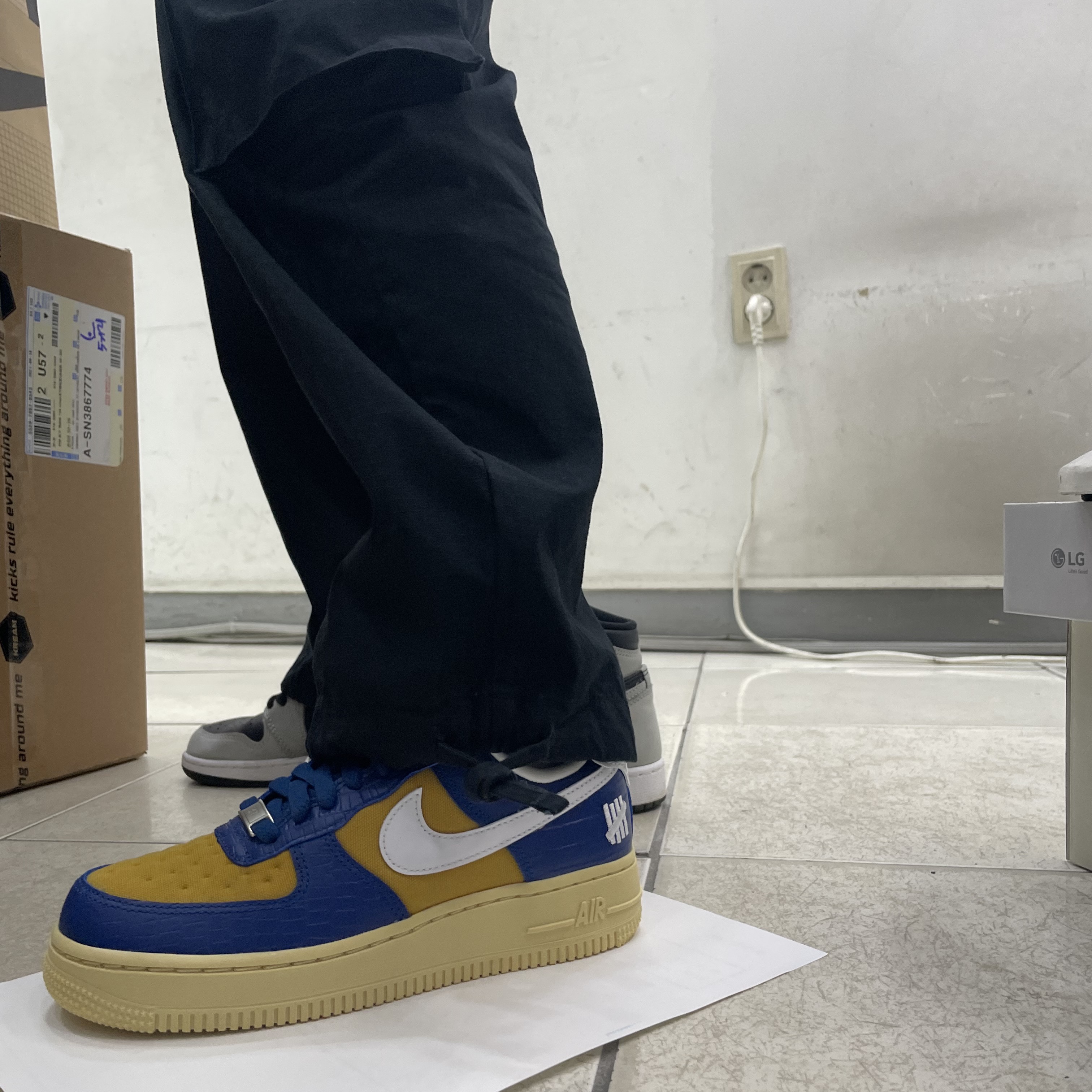 Nike x Undefeated Air Force 1 Low SP 5 On It Court Blue 착용 스타일