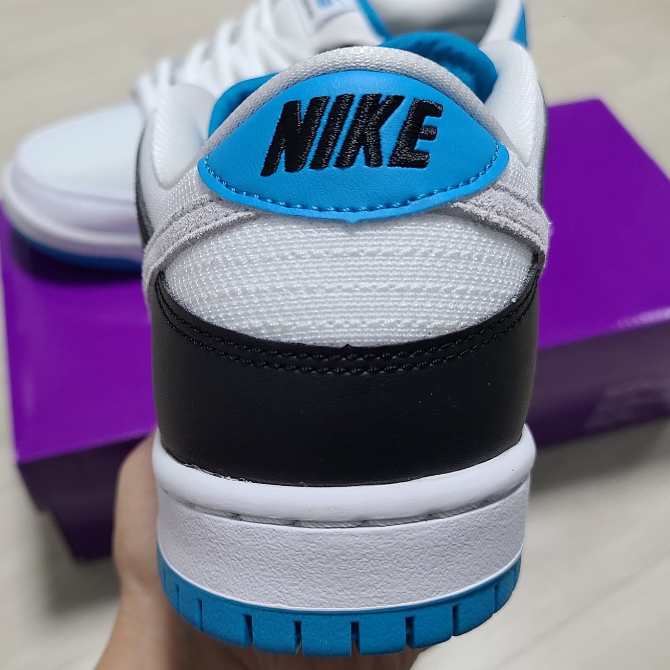 Nike SB Dunk Low Pro Laser Blue 착용 스타일 - 5