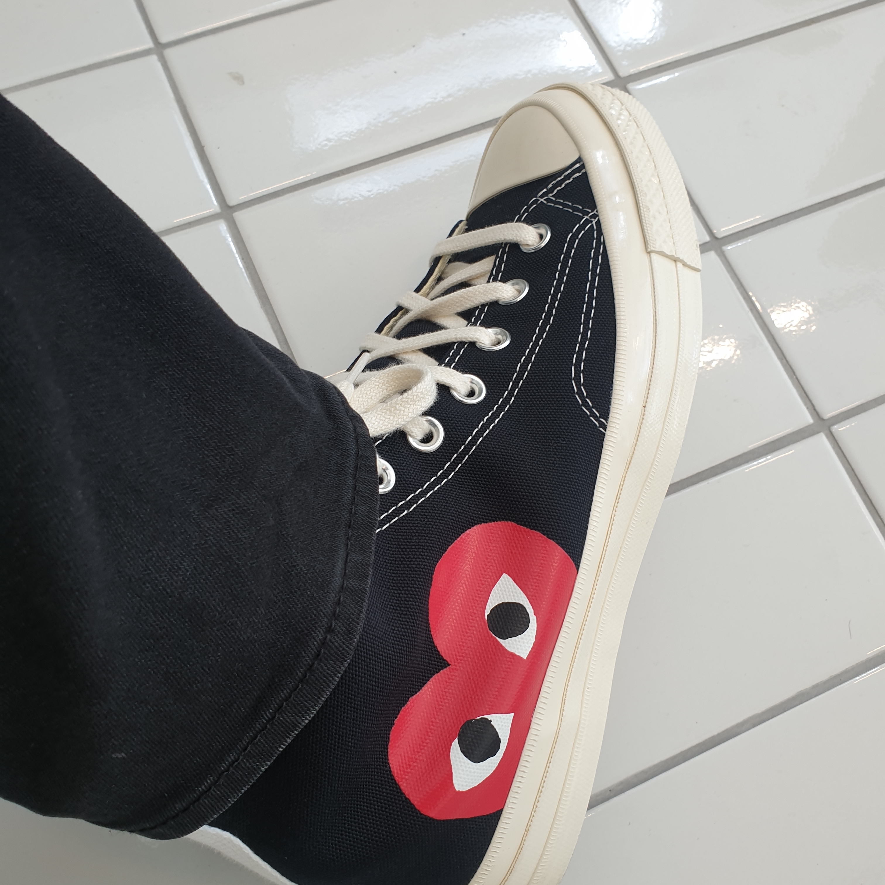 Converse x Play Comme des Garcons Chuck 70 Hi Black 착용 스타일 - 1