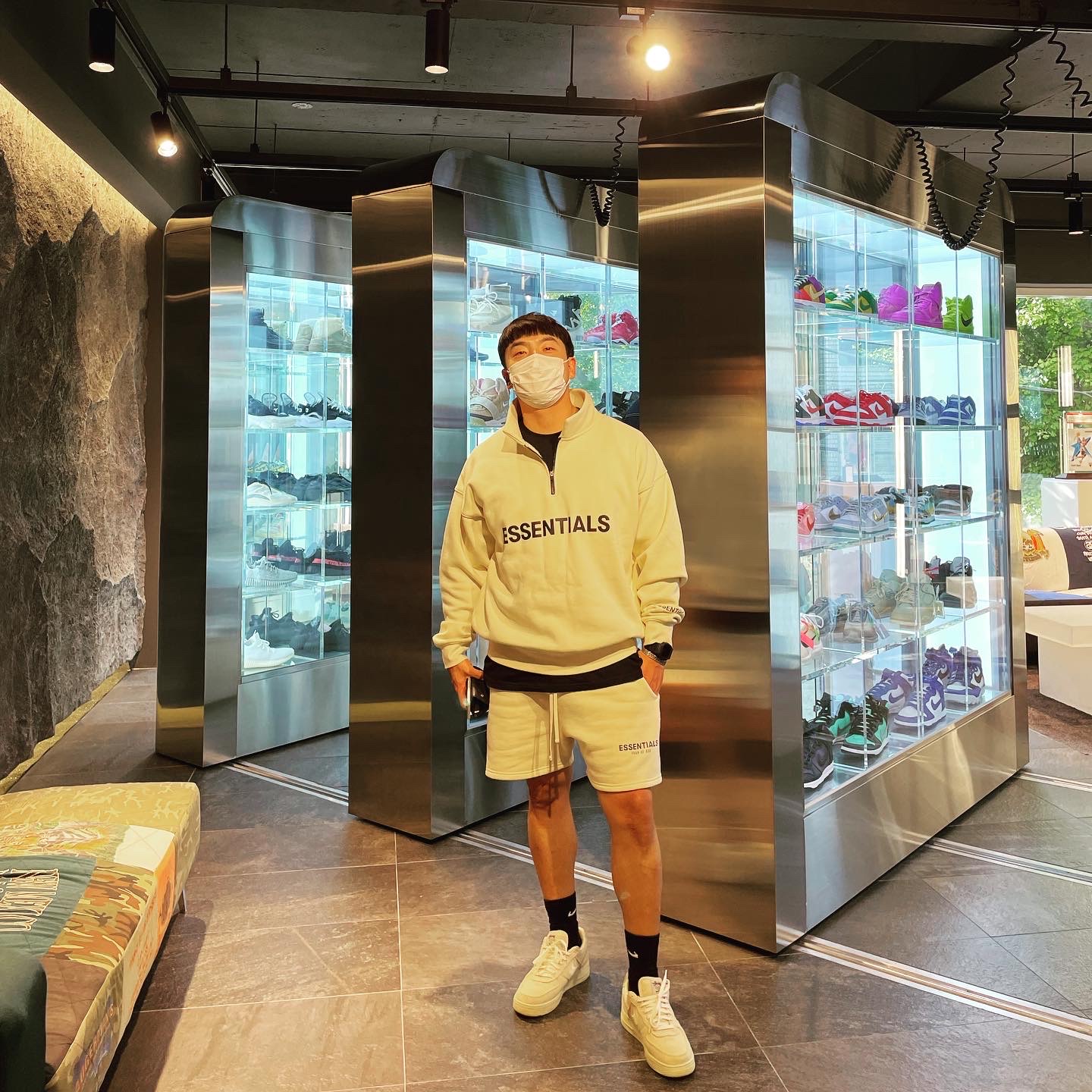 Nike x Stussy Air Force 1 Low Fossil, Essentials Sweatshorts Cream - 21SS 착용 스타일 - 2
