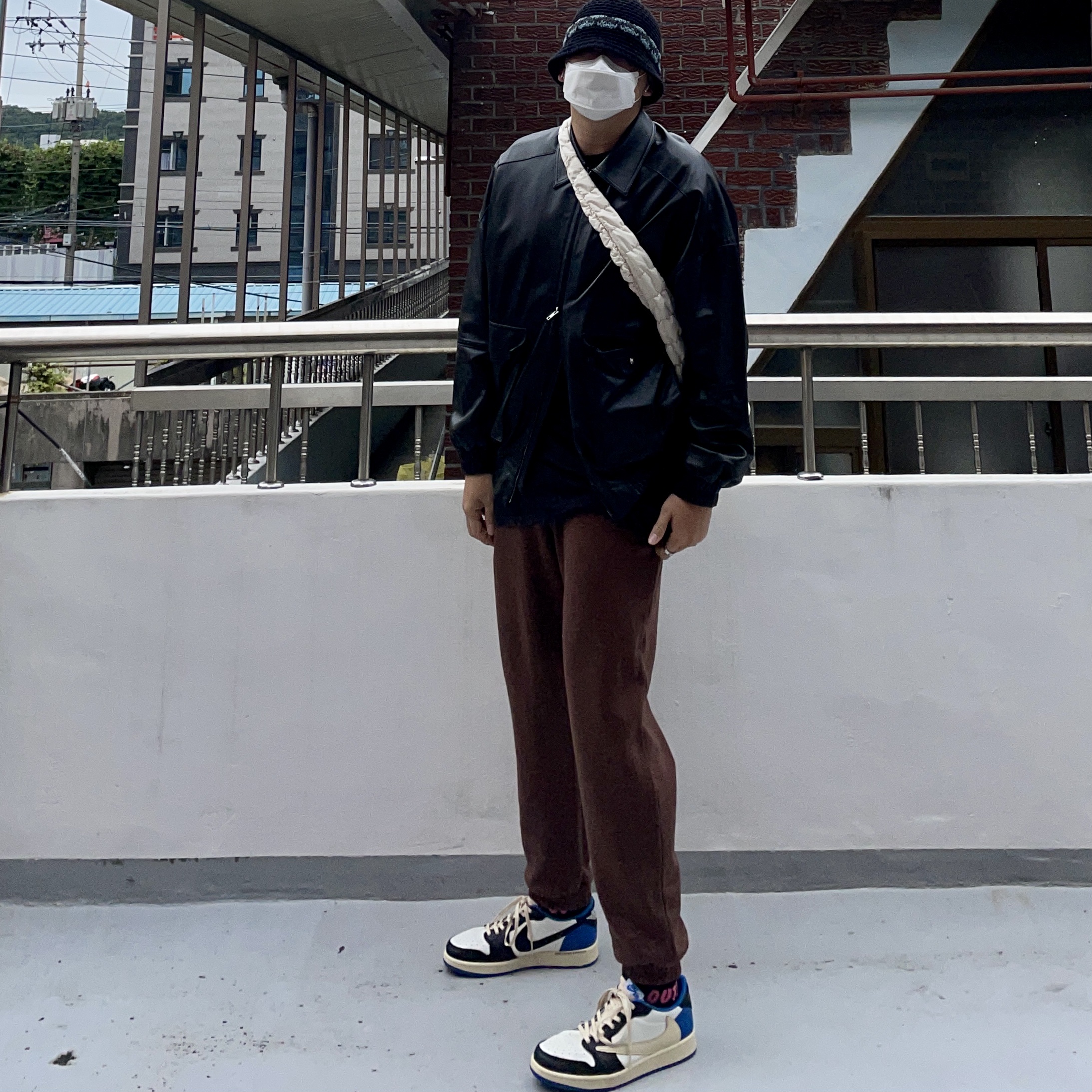 Jordan 1 x Travis Scott x Fragment Retro Low OG SP Military Blue 착용 스타일