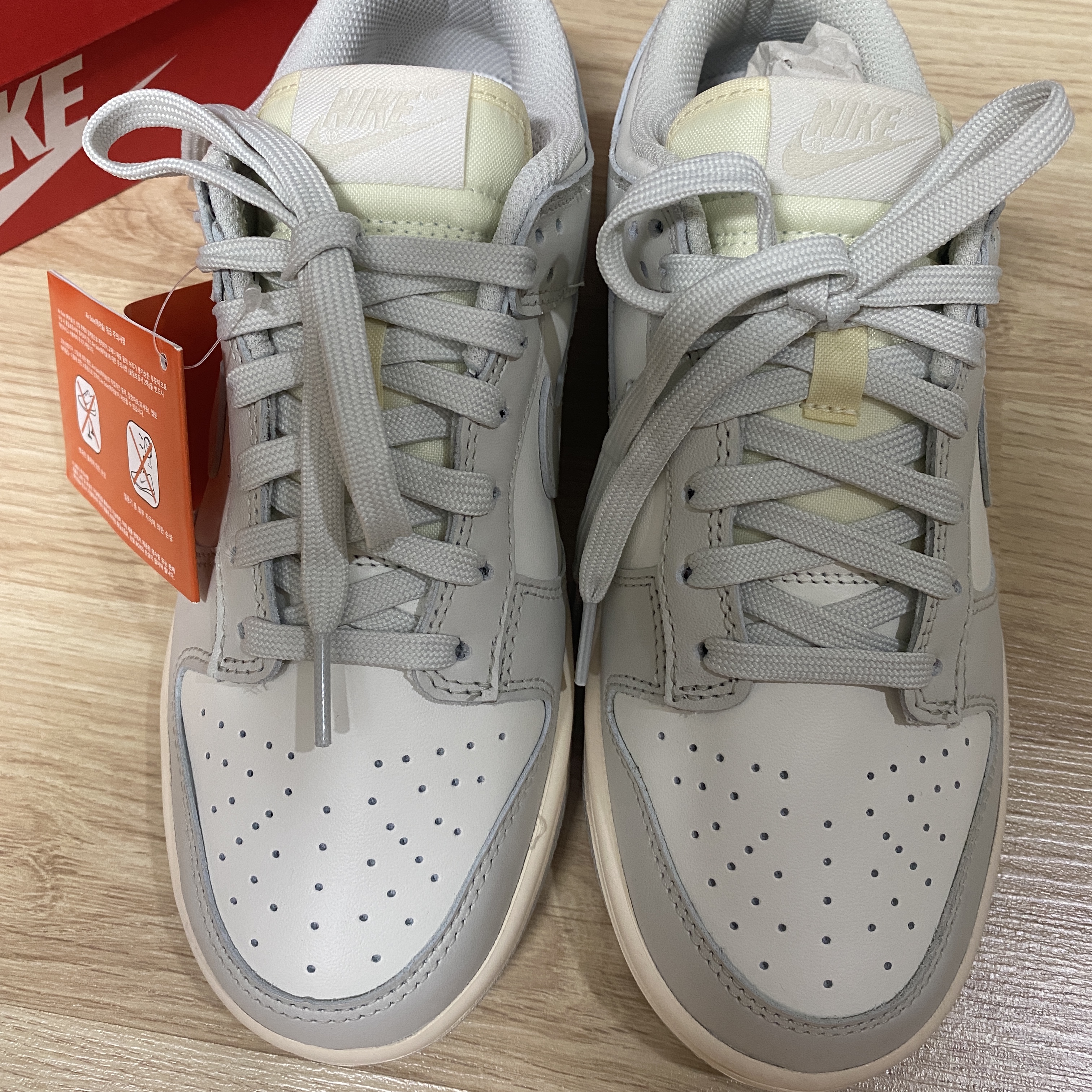 (W) Nike Dunk Low Light Bone 착용 스타일 - 2