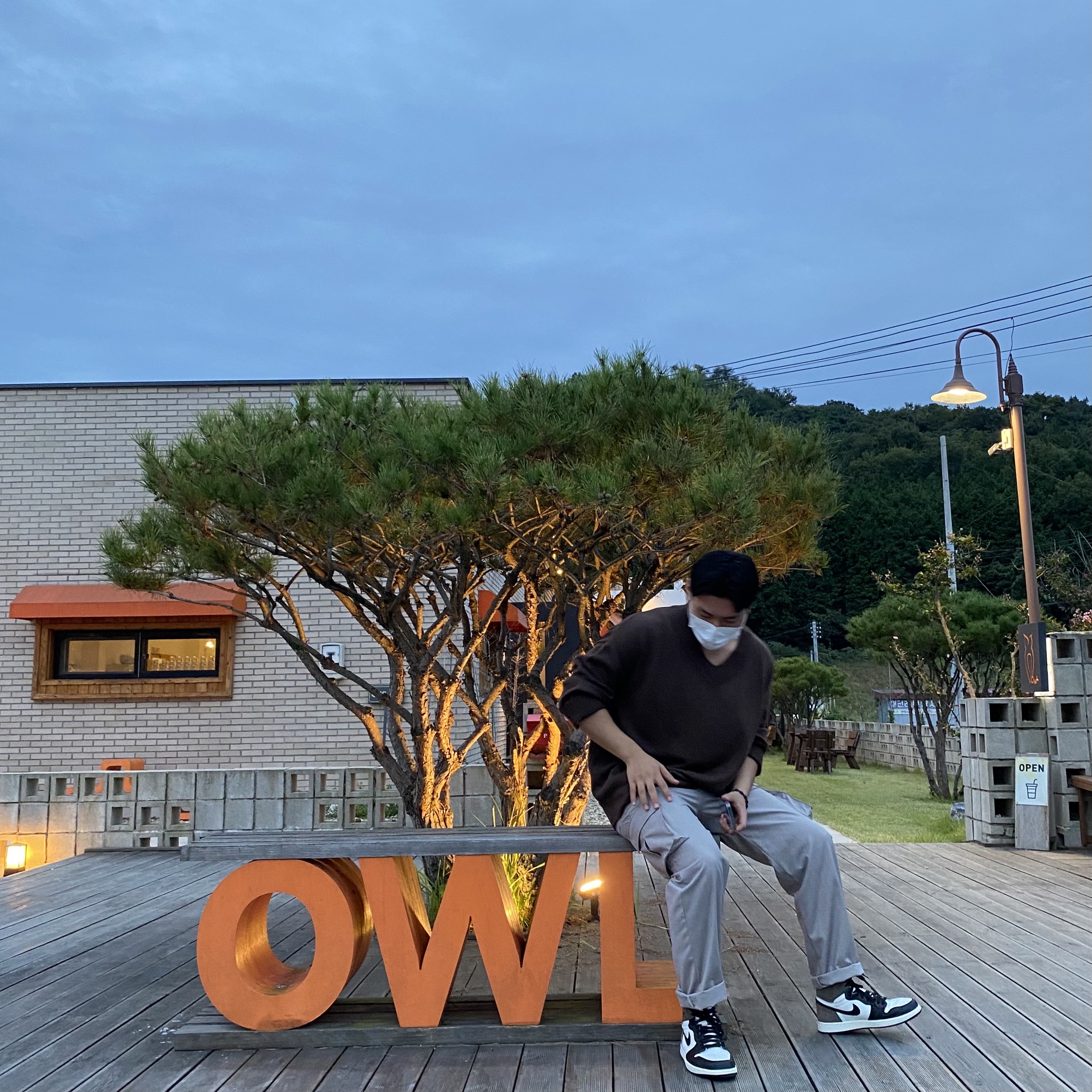 Jordan 1 Retro High OG Black Mocha 착용 스타일 - 1