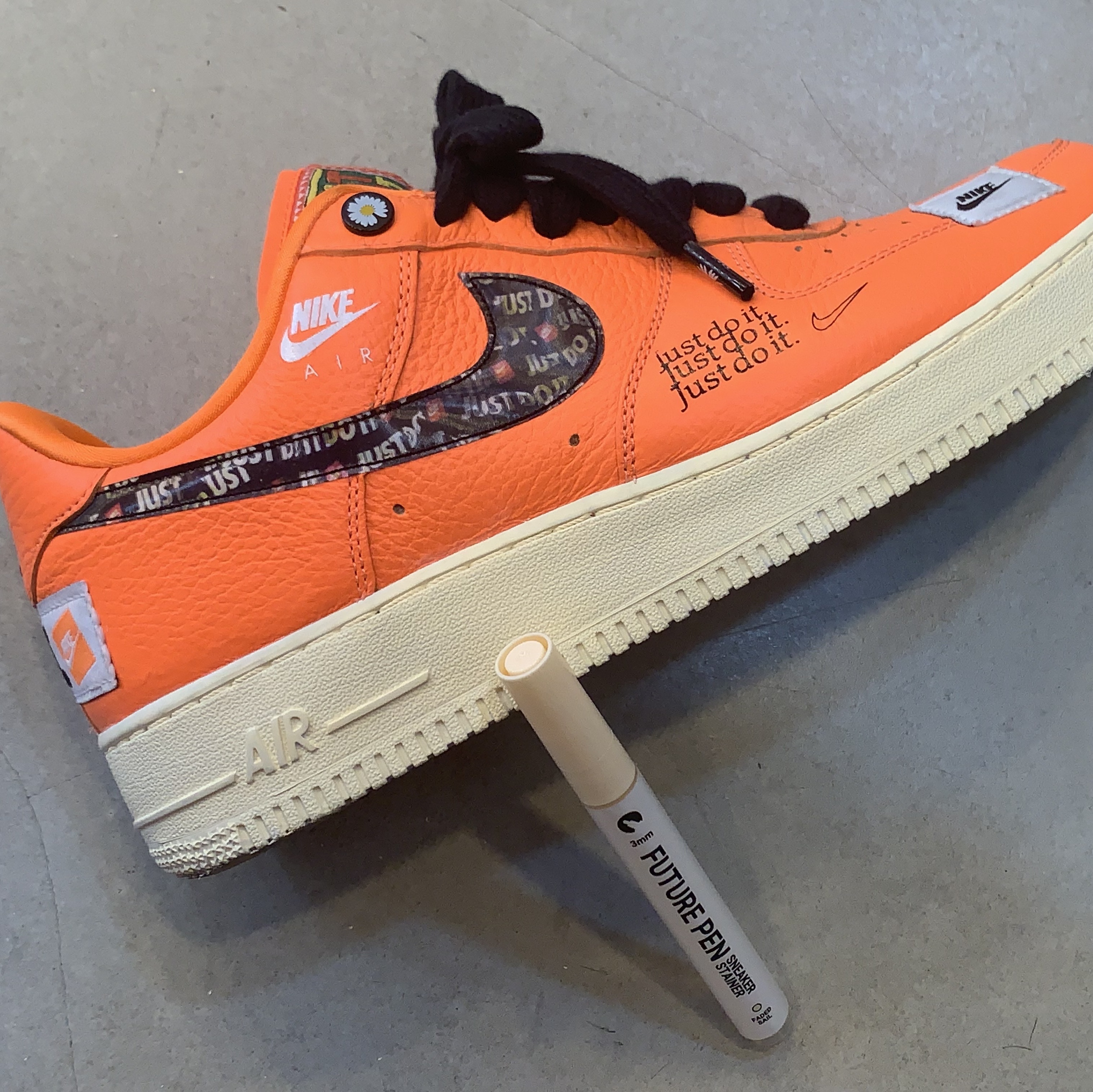 Nike Air Force 1 Low Just Do It Pack Total Orange 착용 스타일 - 3