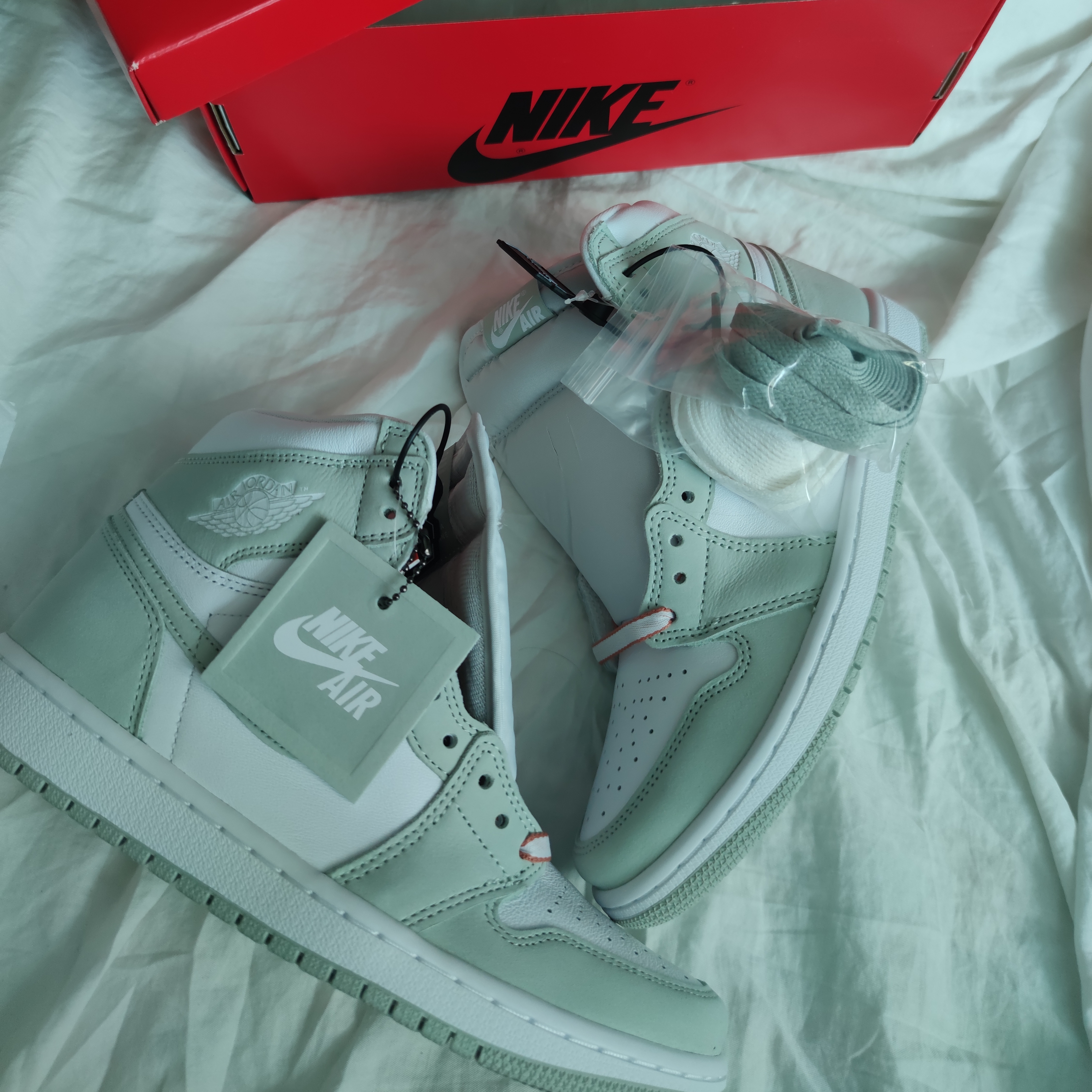(W) Jordan 1 Retro High OG Seafoam 착용 스타일 - 1