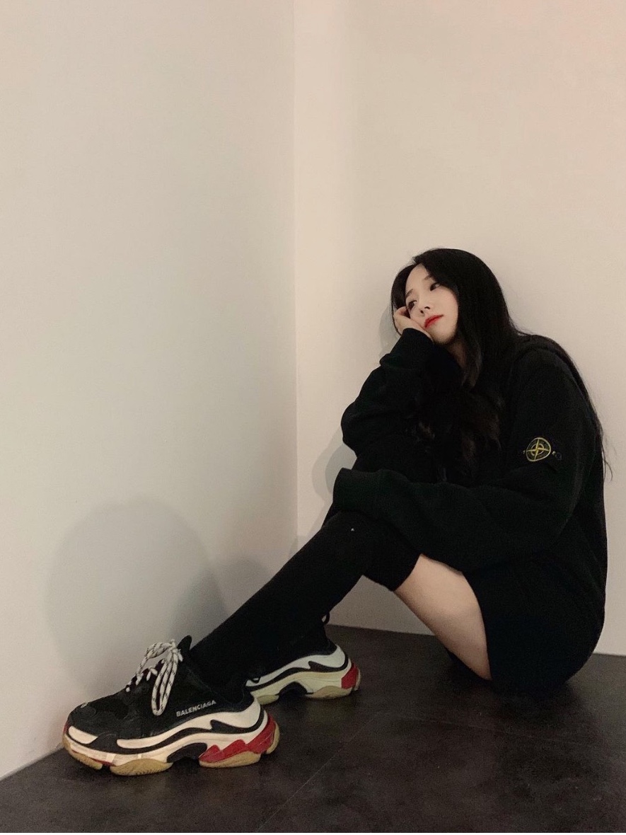 Stone Island 64151 Cotton Fleece Hooded Sweatshirt Black - 21SS, Balenciaga Triple S Trainer Black White Red 2018 착용 스타일