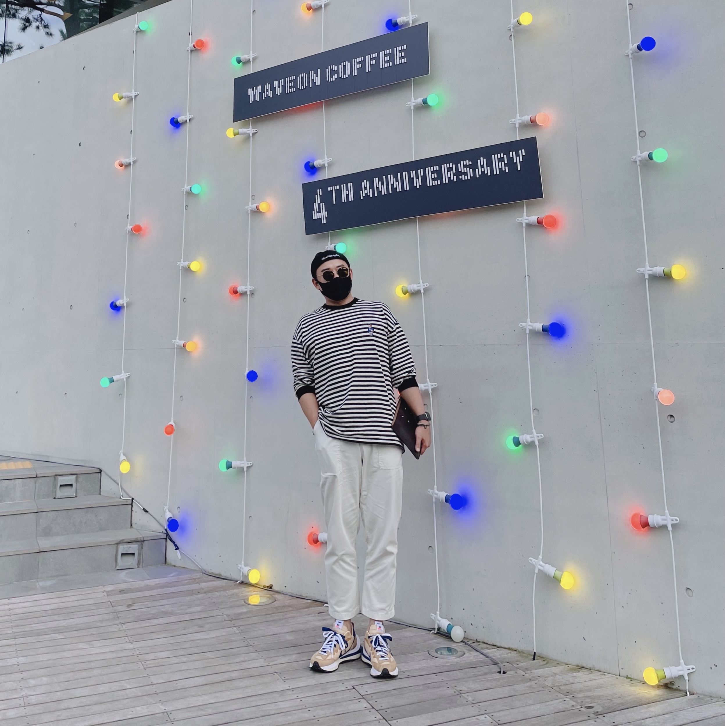 Nike x Sacai VaporWaffle Sesame and Blue Void 착용 스타일