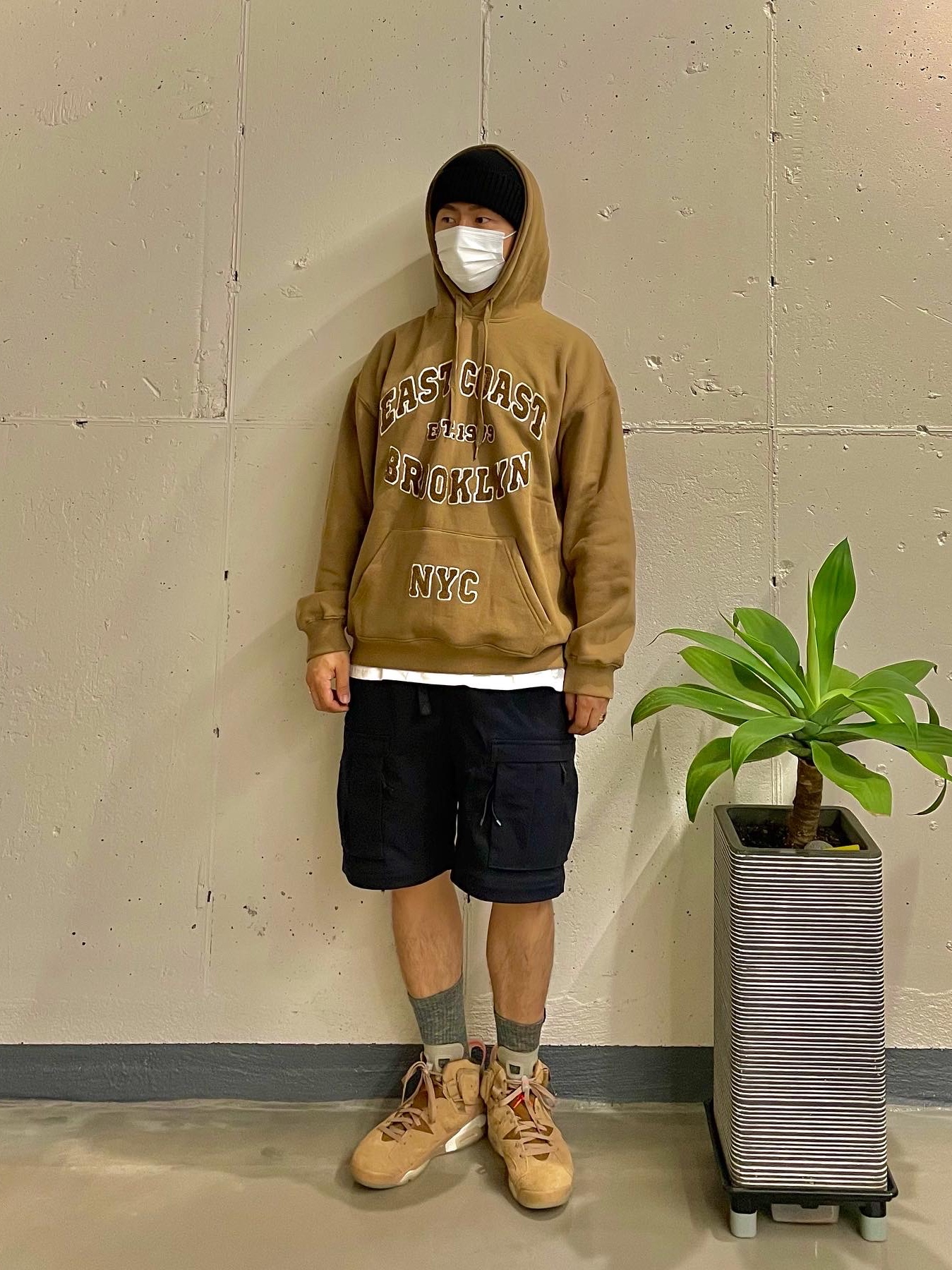 Jordan 6 x Travis Scott Retro SP British Khaki 착용 스타일 - 2