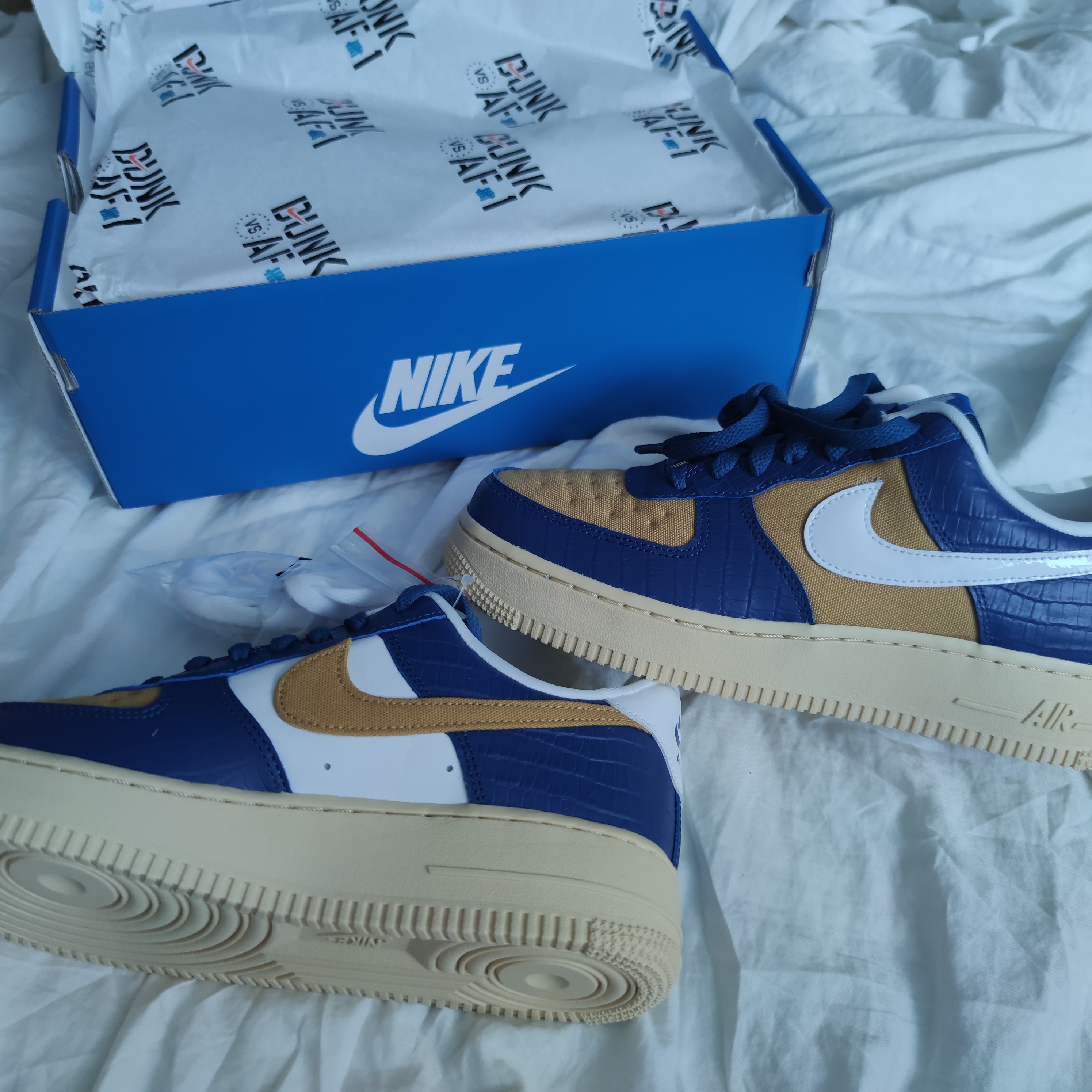 Nike x Undefeated Air Force 1 Low SP 5 On It Court Blue 착용 스타일 - 2