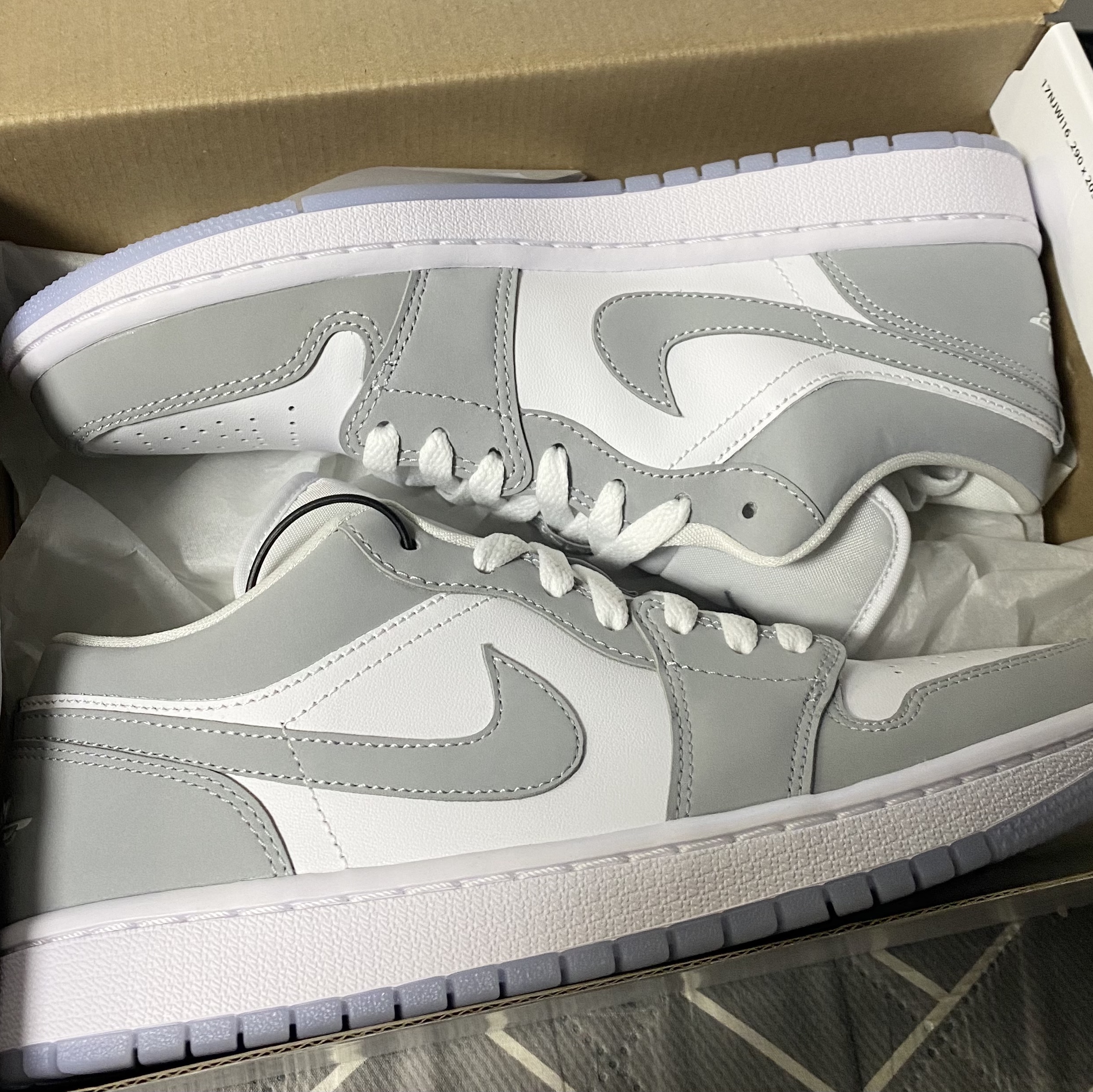 (W) Jordan 1 Low White Wolf Grey 착용 스타일