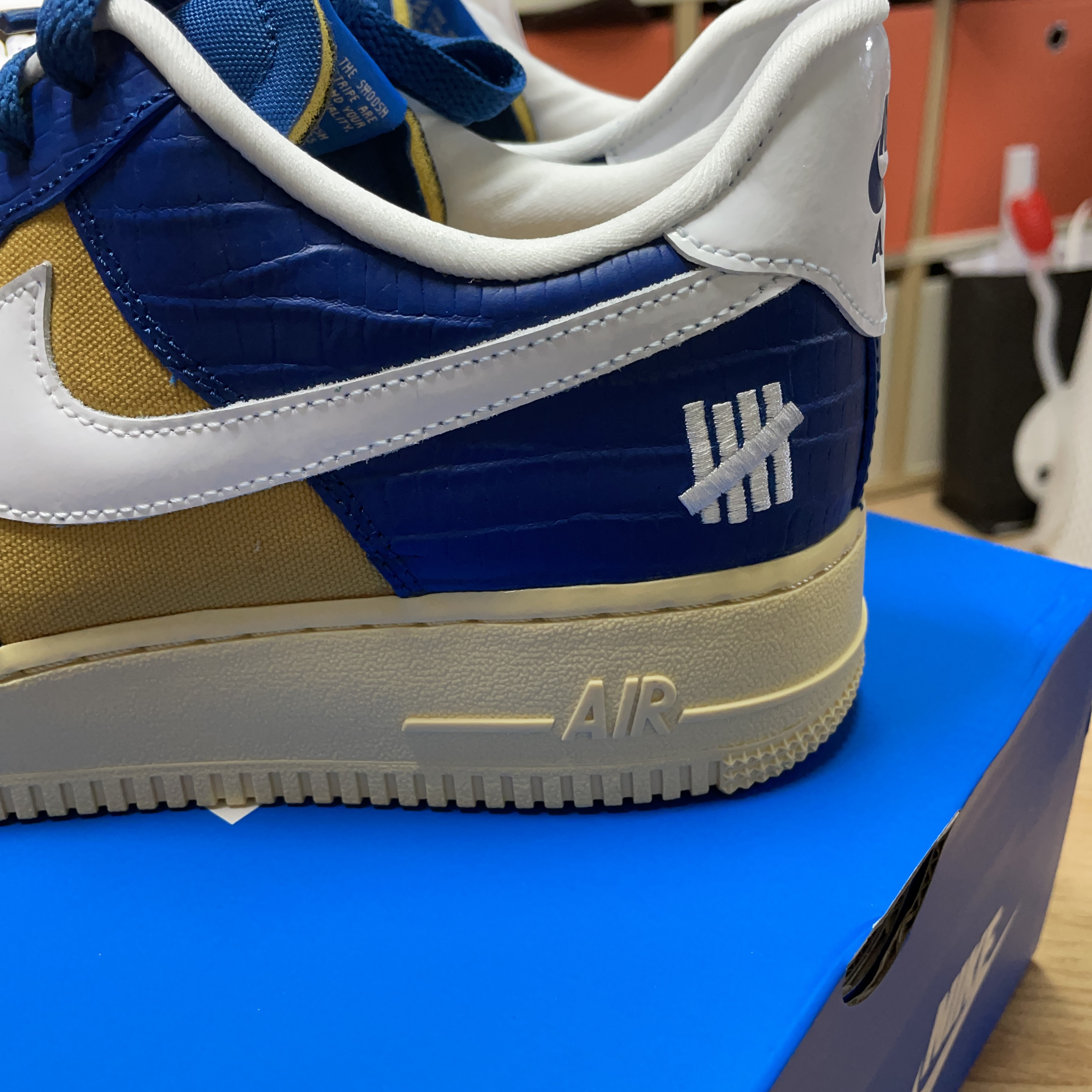 Nike x Undefeated Air Force 1 Low SP 5 On It Court Blue 착용 스타일 - 4