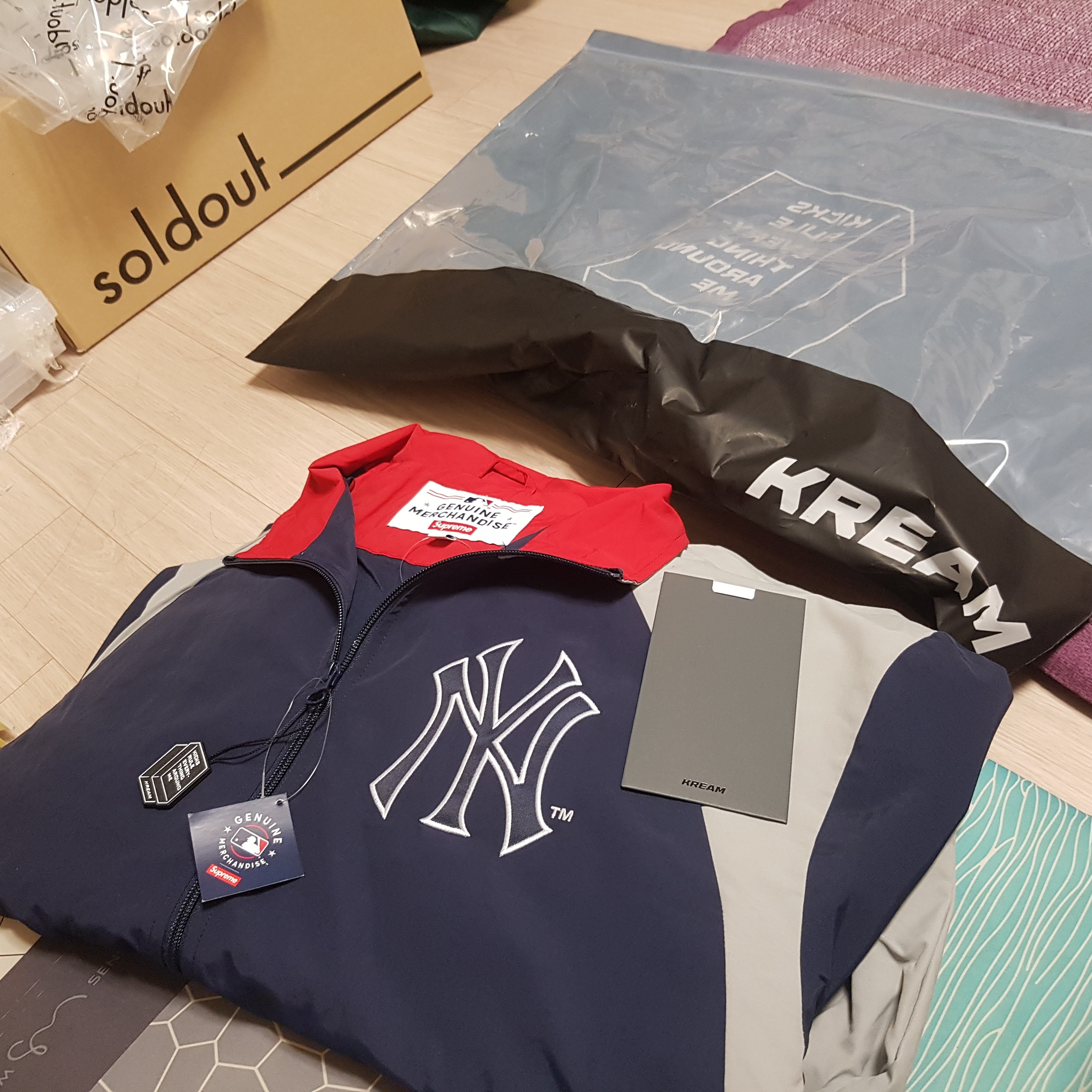 Supreme x New York Yankees Track Jacket Navy - 21FW 착용 스타일 - 2