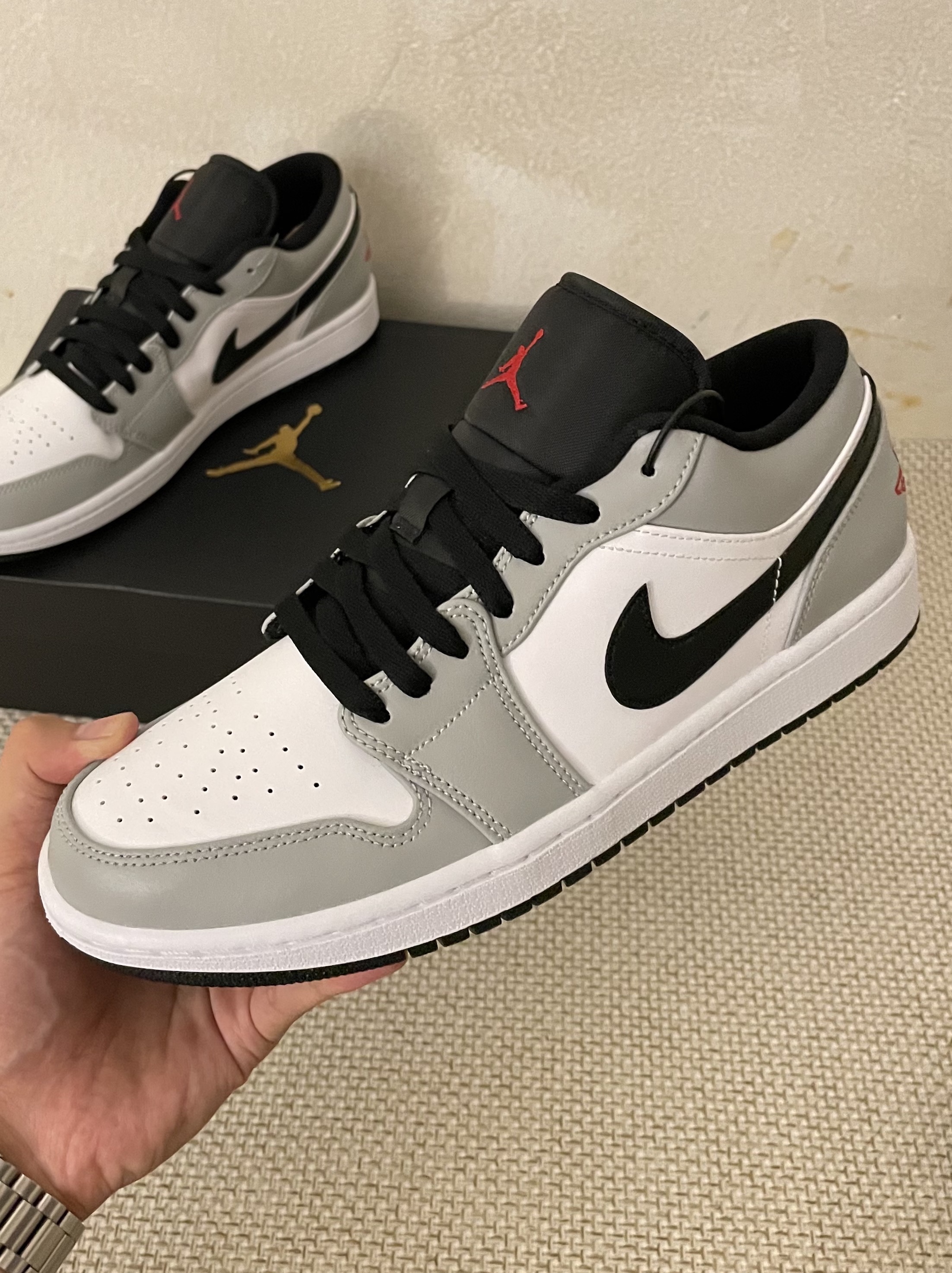 Jordan 1 Low Light Smoke Grey 착용 스타일 - 3