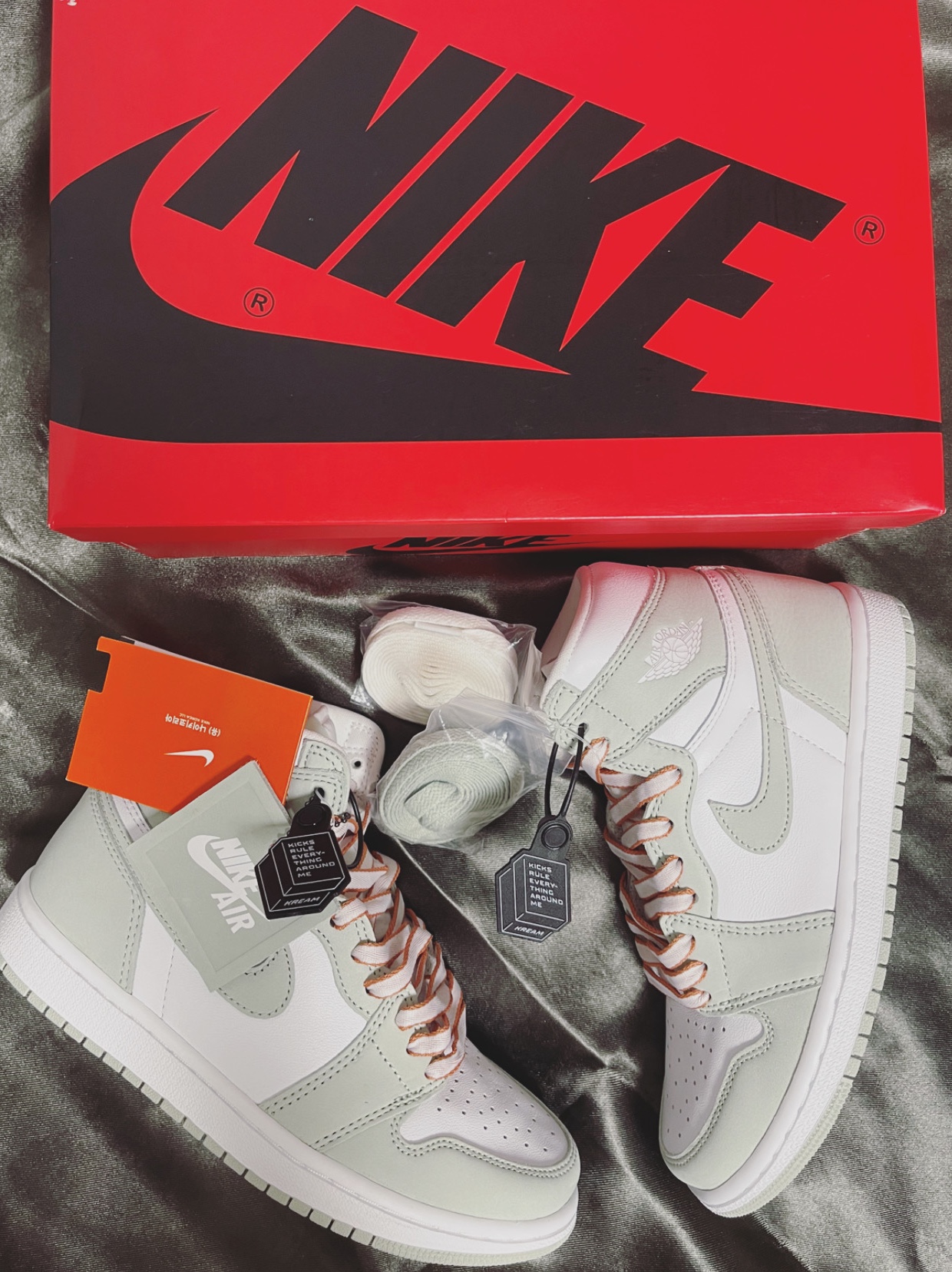 (W) Jordan 1 Retro High OG Seafoam 착용 스타일 - 2