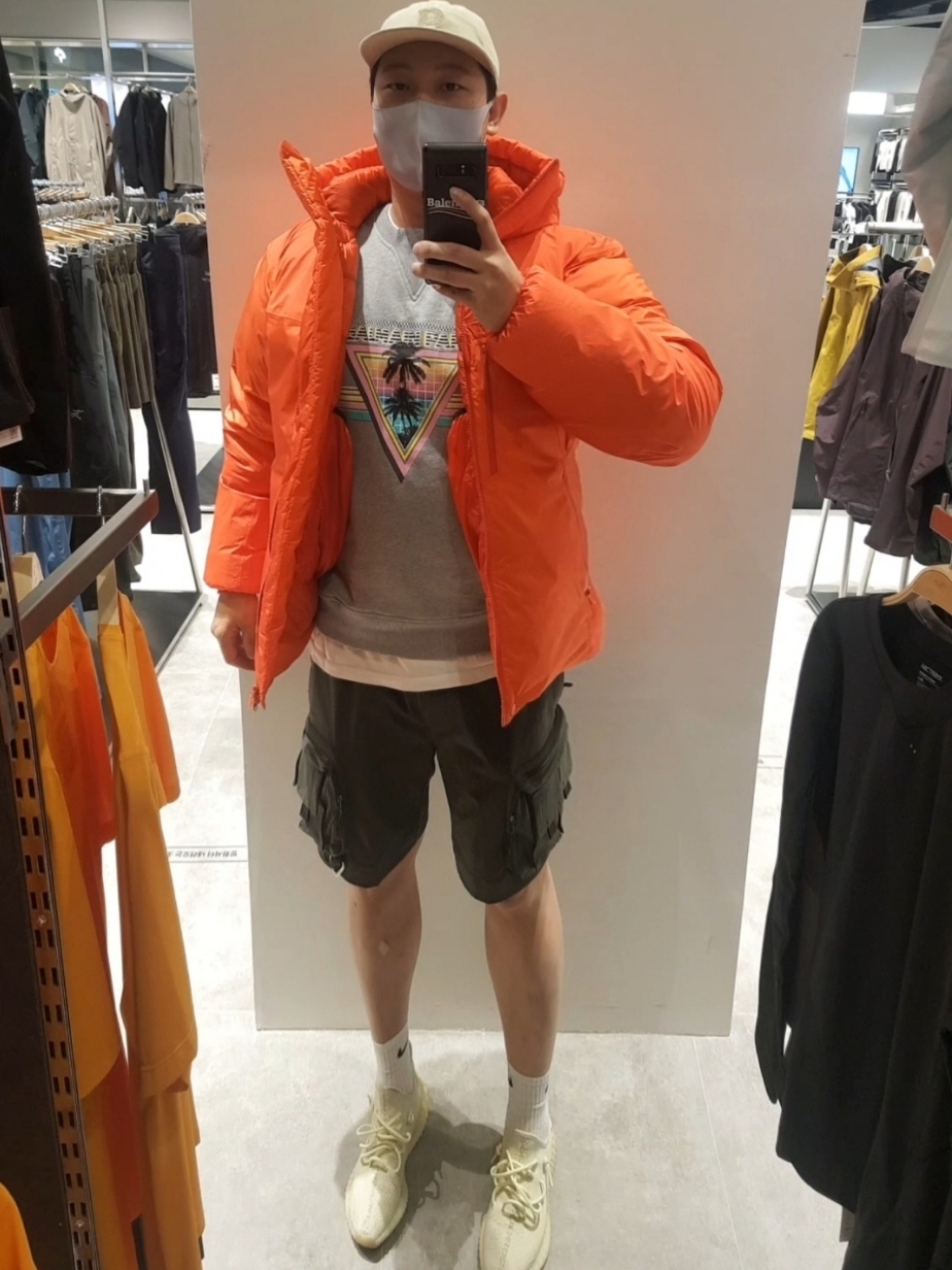 Adidas Yeezy Boost 350 V2 Butter, Nike ACG Cargo Shorts Sequoia - Asia 착용 스타일