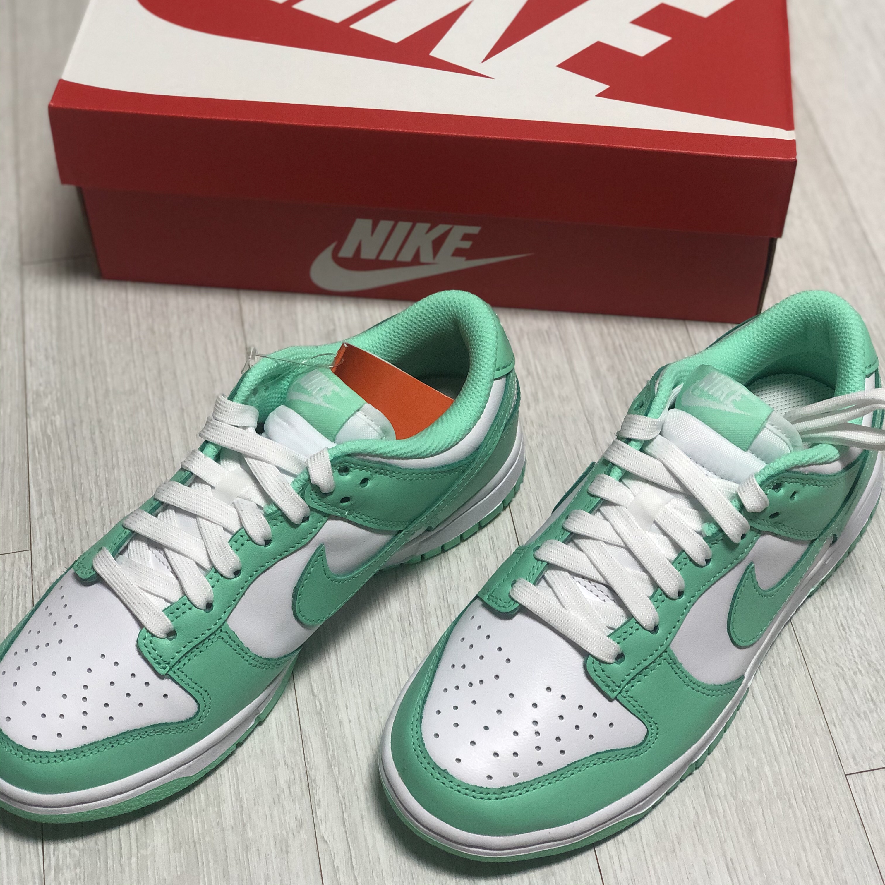(W) Nike Dunk Low Green Glow 착용 스타일