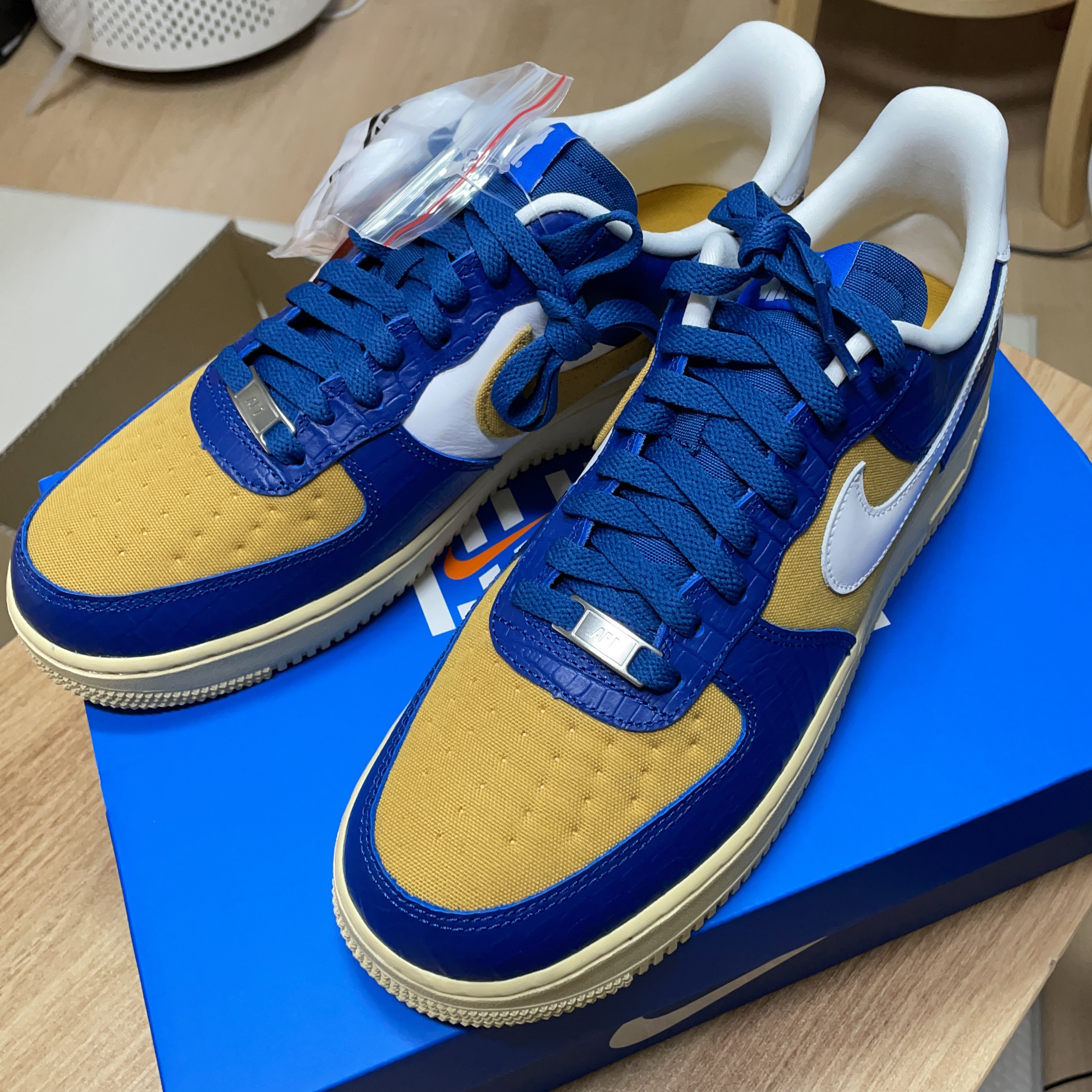 Nike x Undefeated Air Force 1 Low SP 5 On It Court Blue 착용 스타일 - 2
