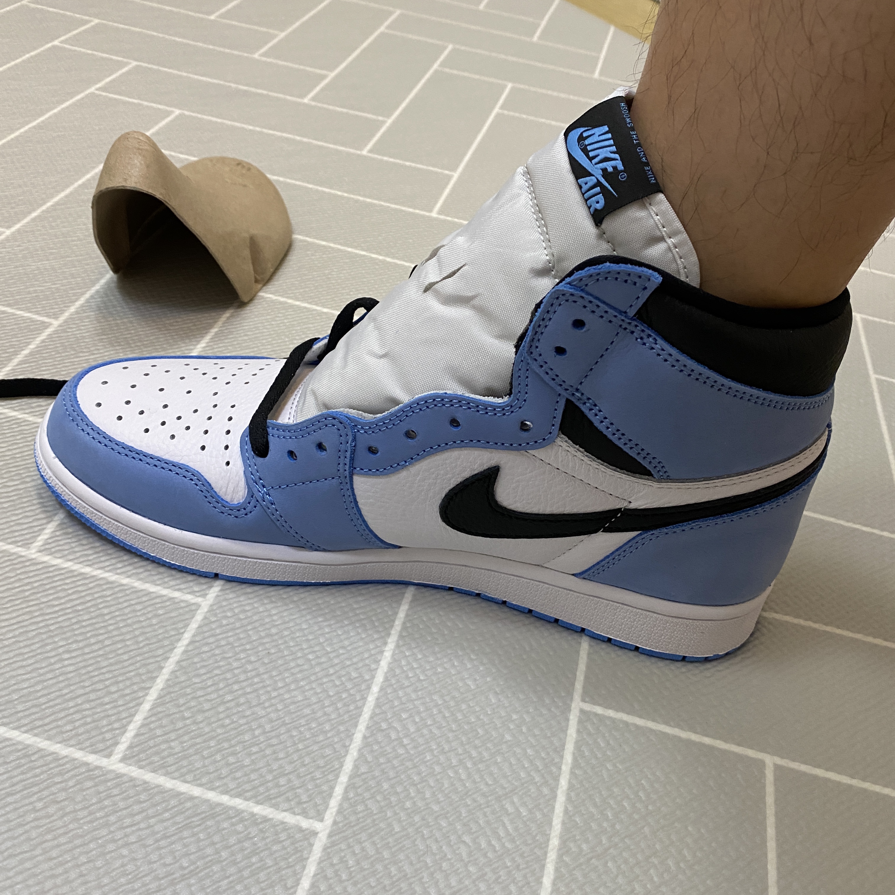 Jordan 1 Retro High OG University Blue 착용 스타일 - 1