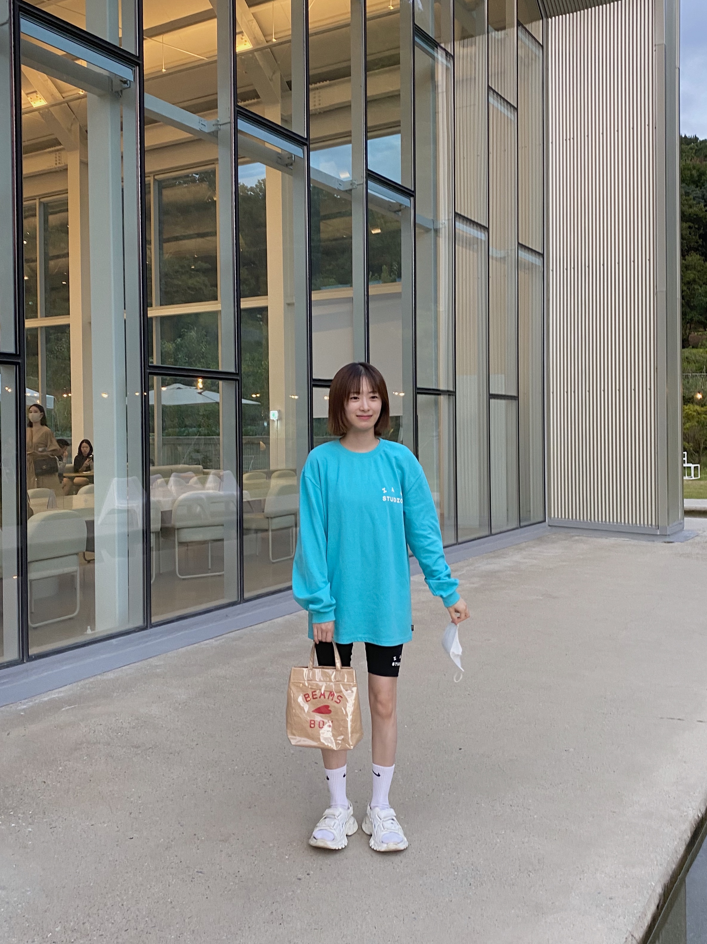 (W) IAB Studio Leggings Shorts Black 착용 스타일 - 2