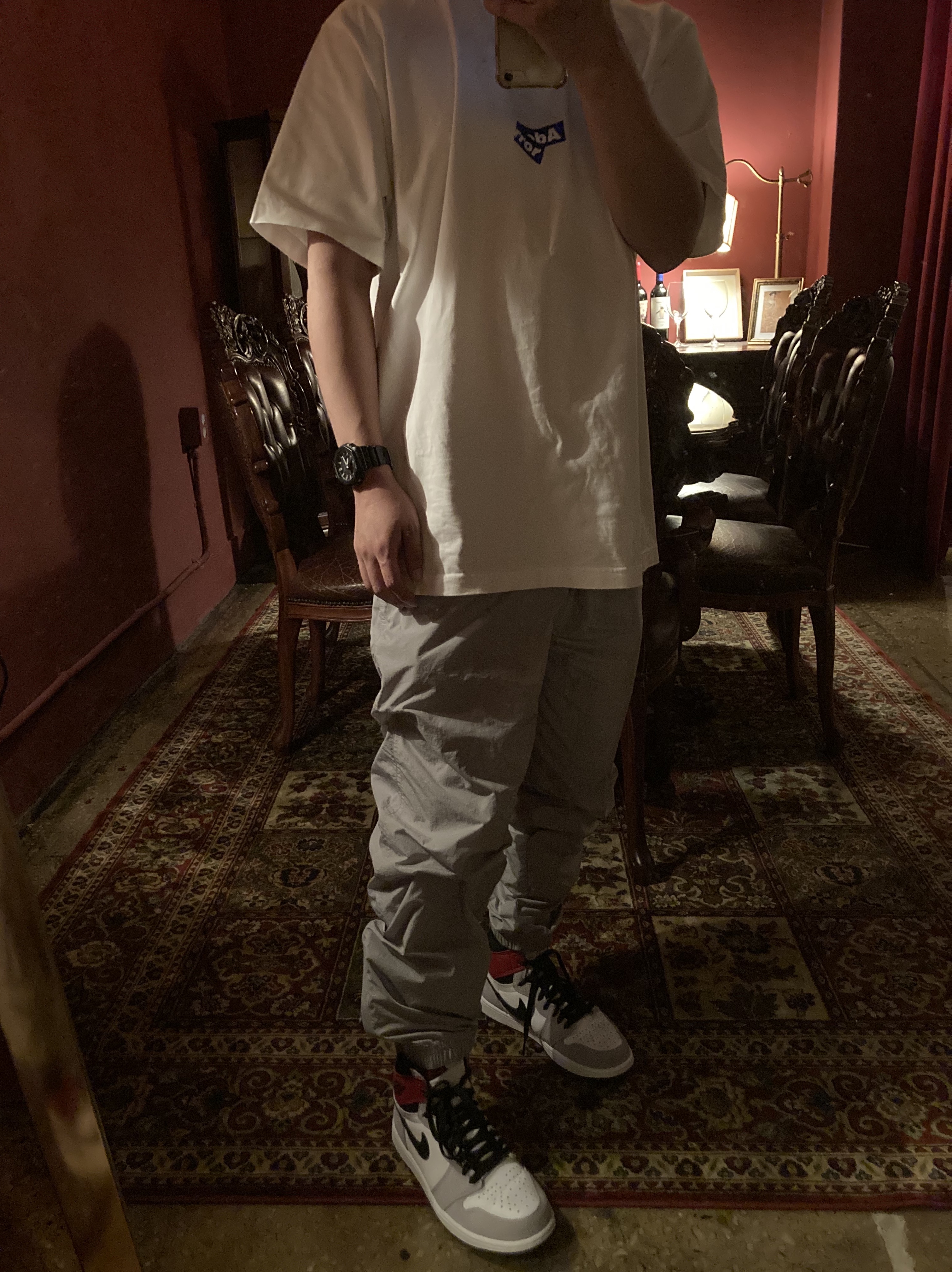 Jordan 1 Retro High OG Light Smoke Grey, Nike M NRG Track Pants Grey 착용 스타일