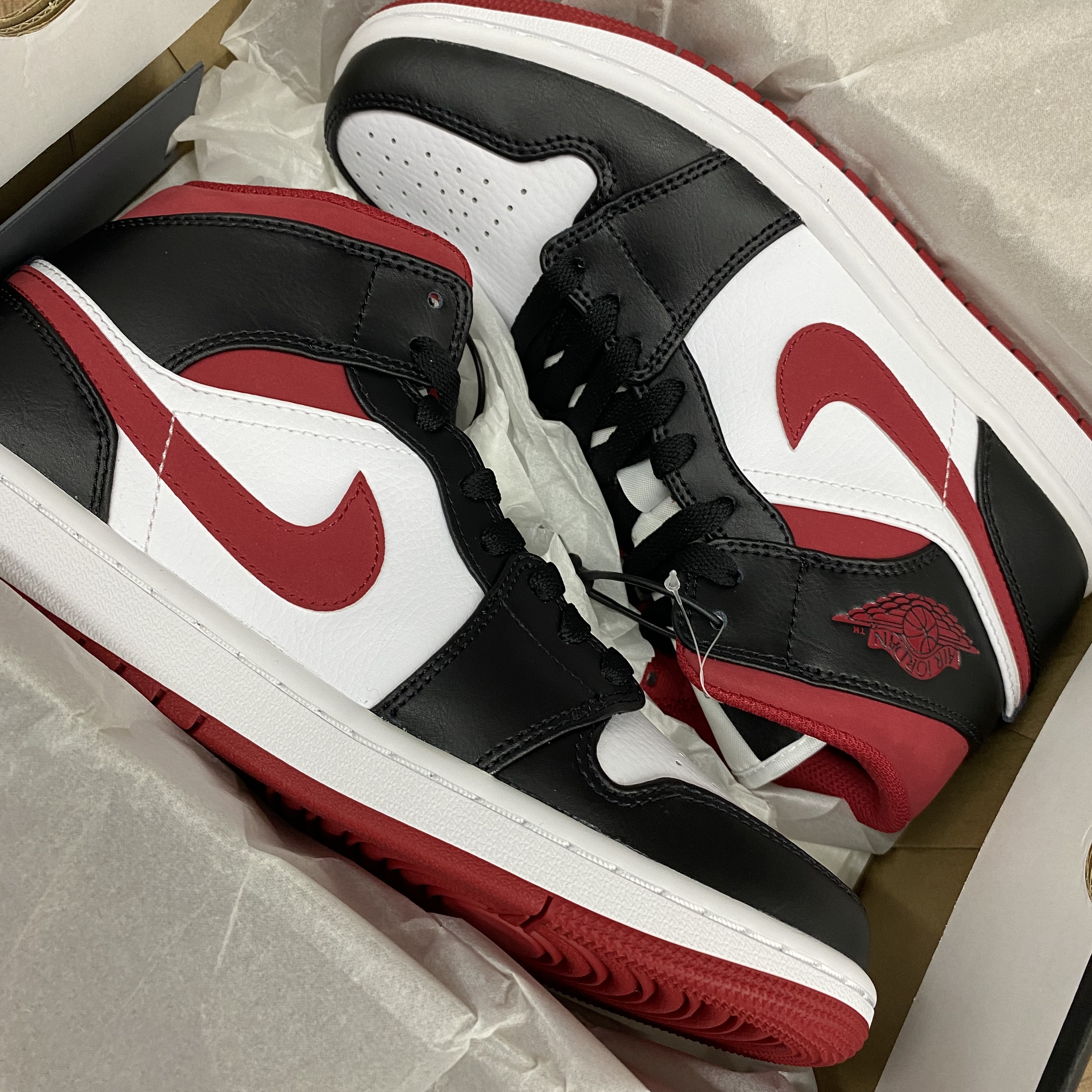 Jordan 1 Mid Gym Red Black White, (GS) Jordan 1 Mid Gym Red Black White 착용 스타일 - 3