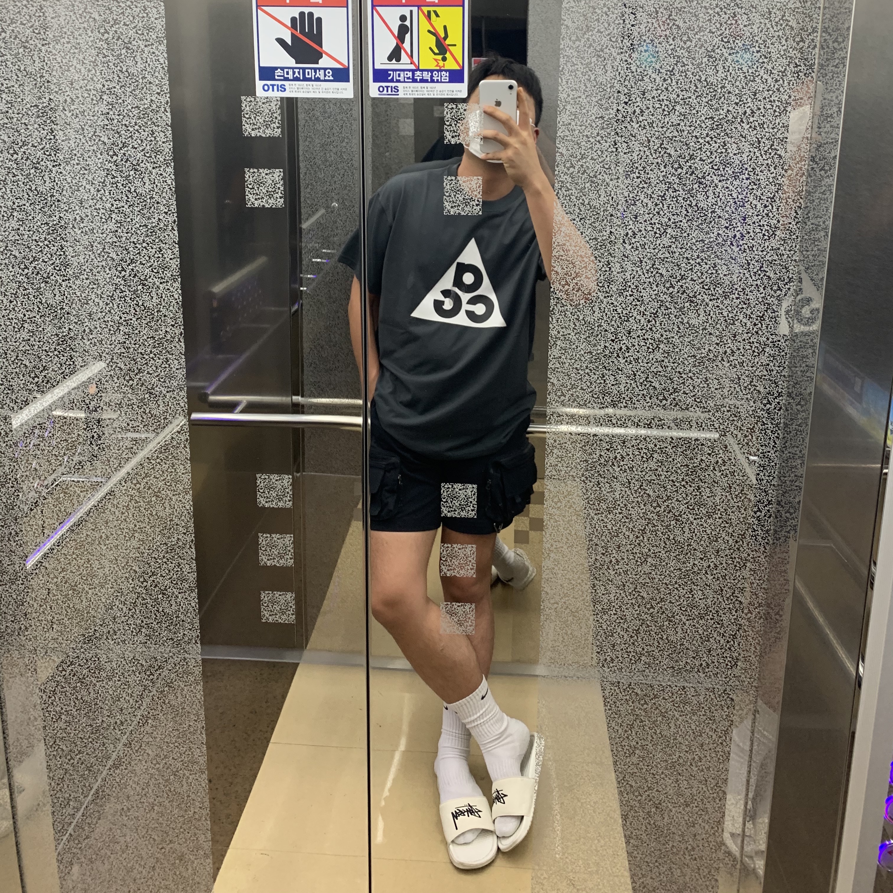 Nike ACG Cargo Shorts Black - Asia, Nike ACG Short Sleeve T-Shirt Dark Smoke Grey - US/EU 착용 스타일