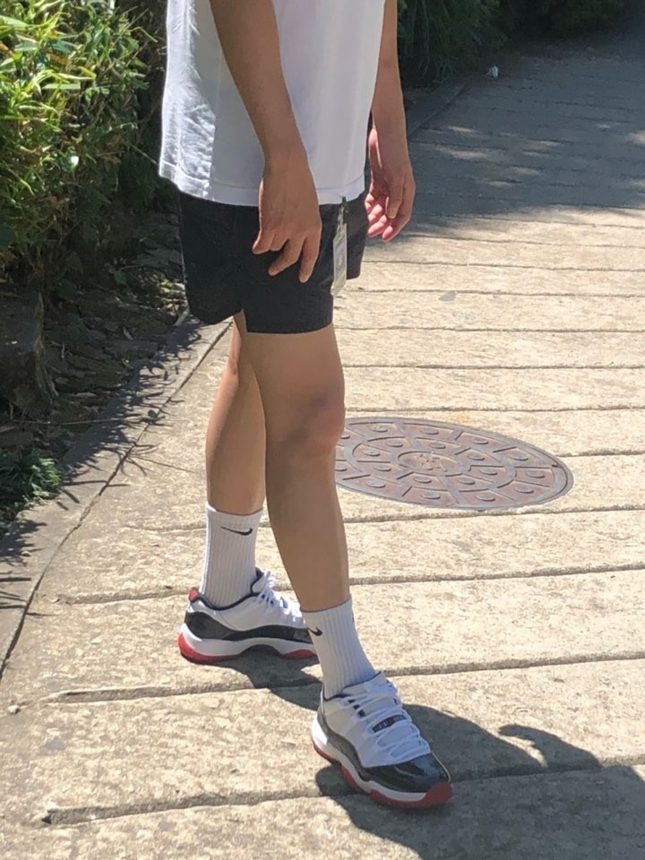 Jordan 11 Retro Low Concord Bred 착용 스타일 - 2