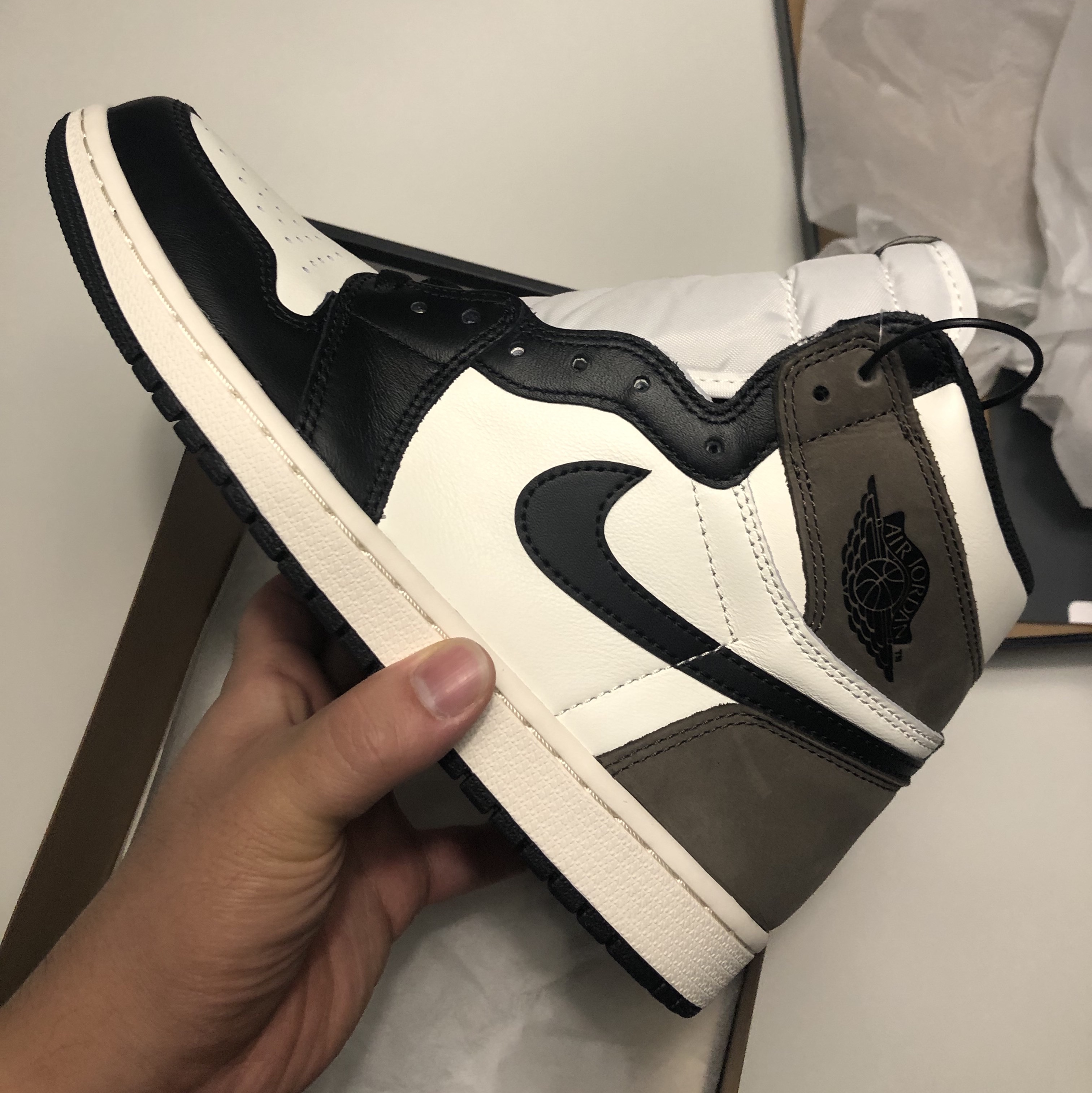 Jordan 1 Retro High OG Black Mocha 착용 스타일