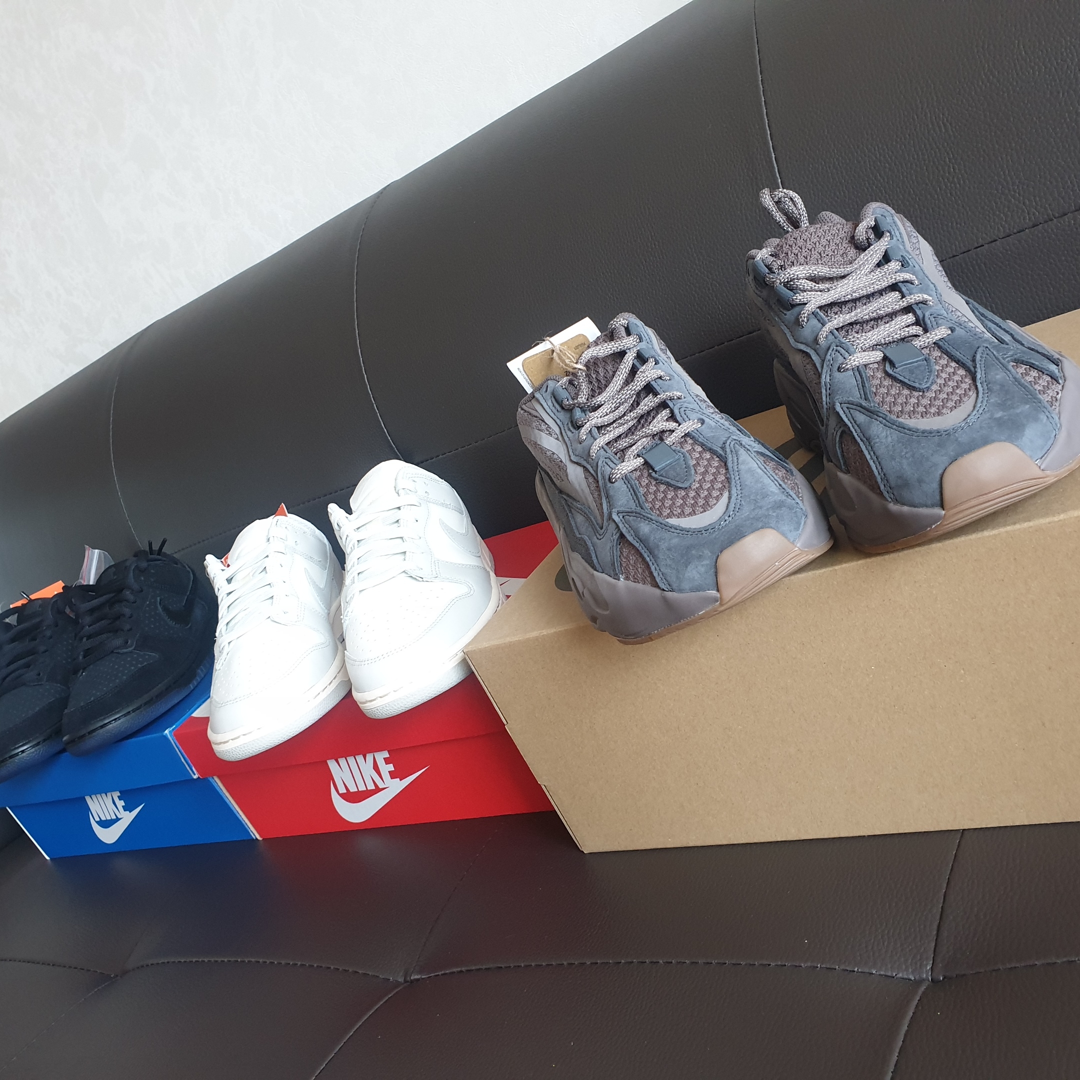 Nike x Undefeated Dunk Low SP 5 On It Black, (W) Nike Dunk Low Light Bone 착용 스타일 - 1