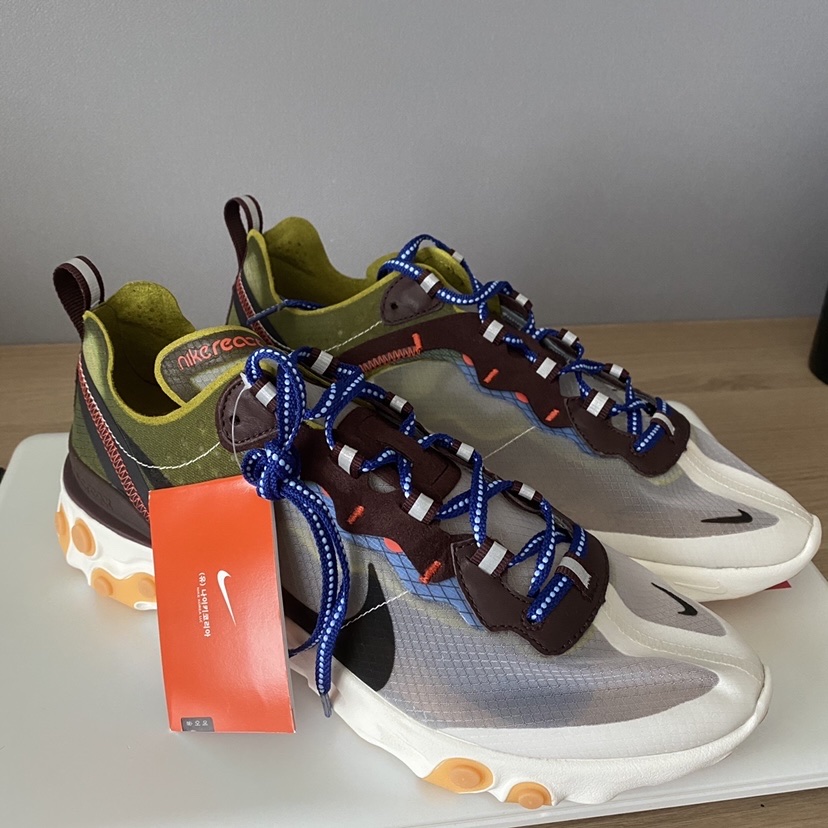 Nike React Element 87 Desert Sand 착용 스타일