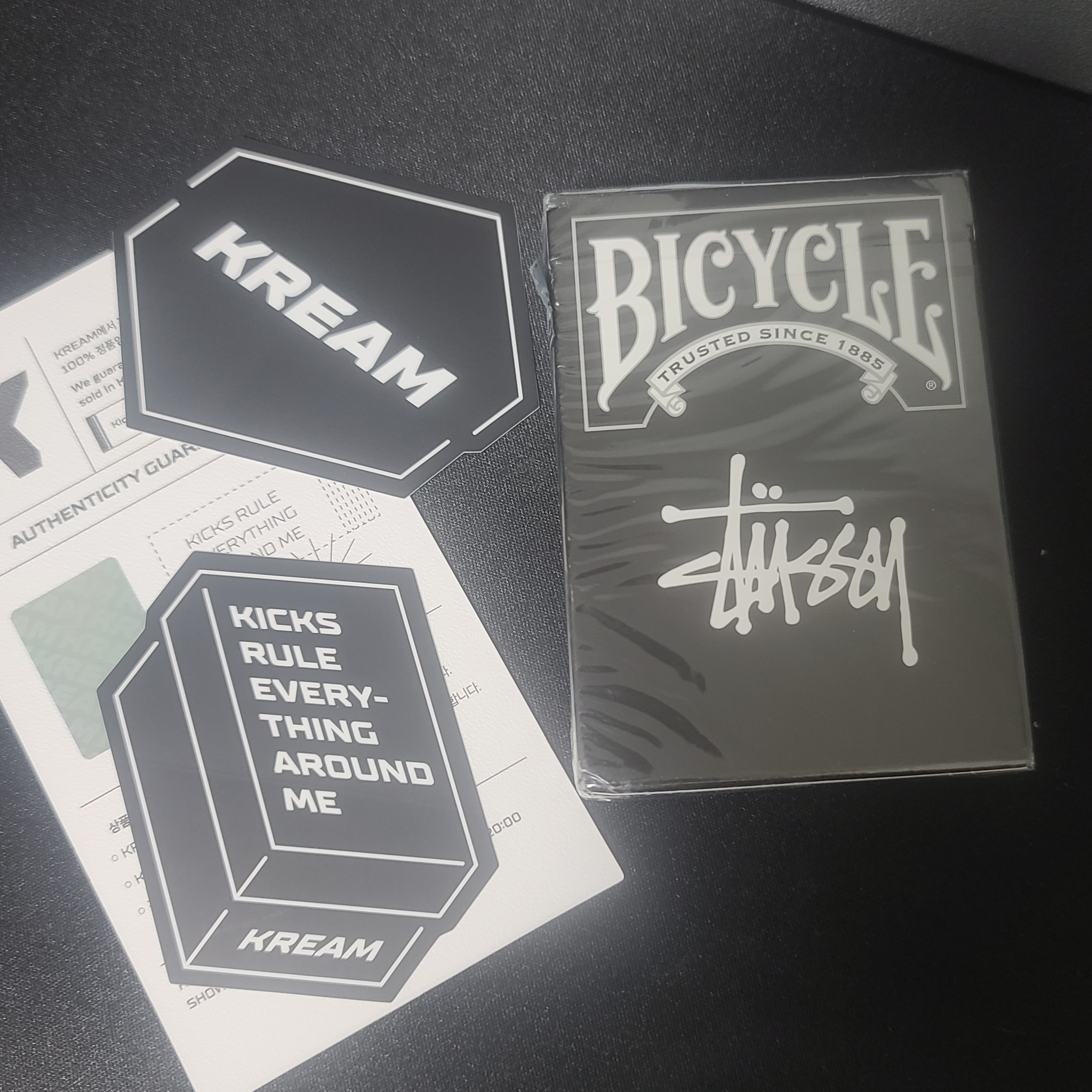 Stussy Playing Cards Black 착용 스타일