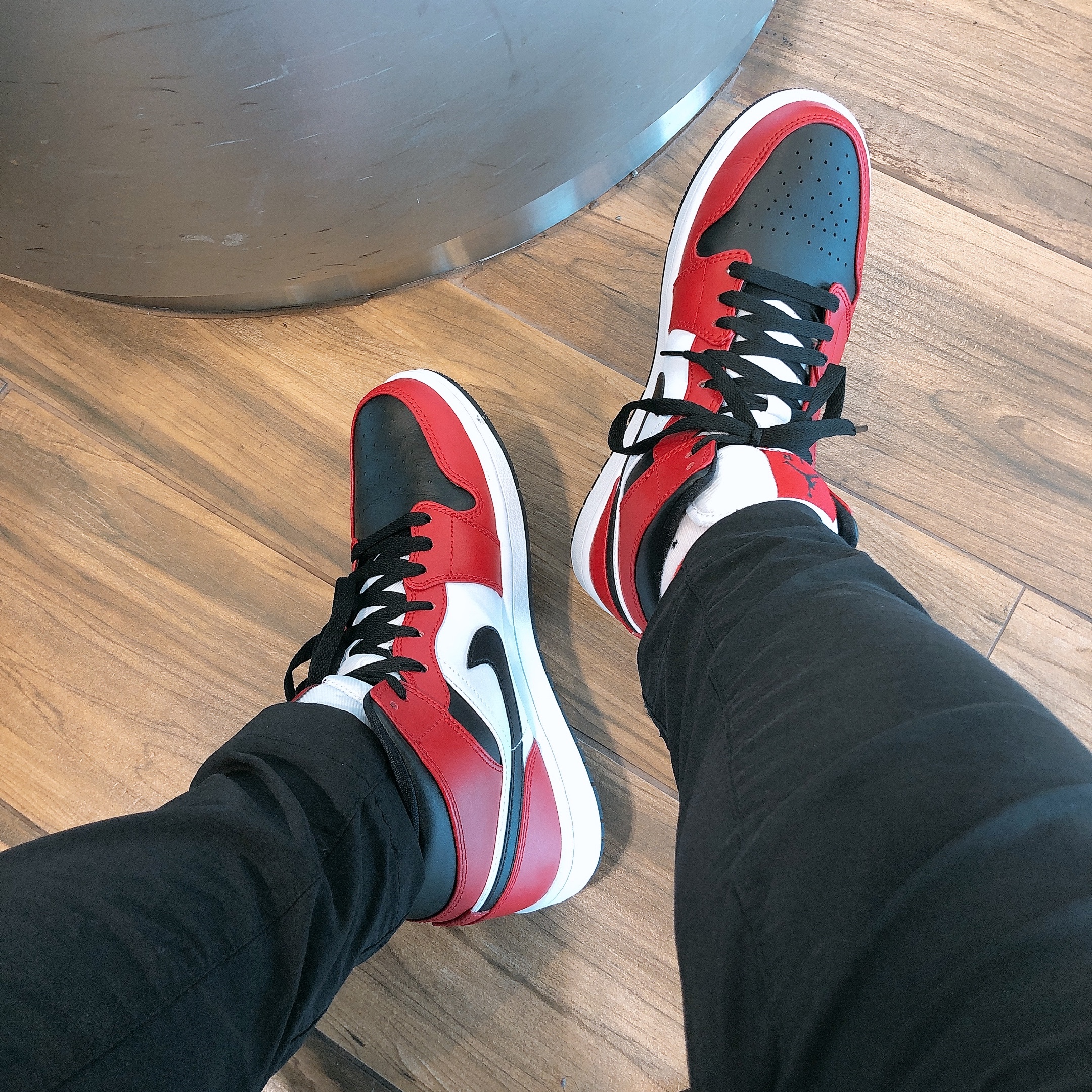 Jordan 1 Mid Chicago Black Toe 착용 스타일