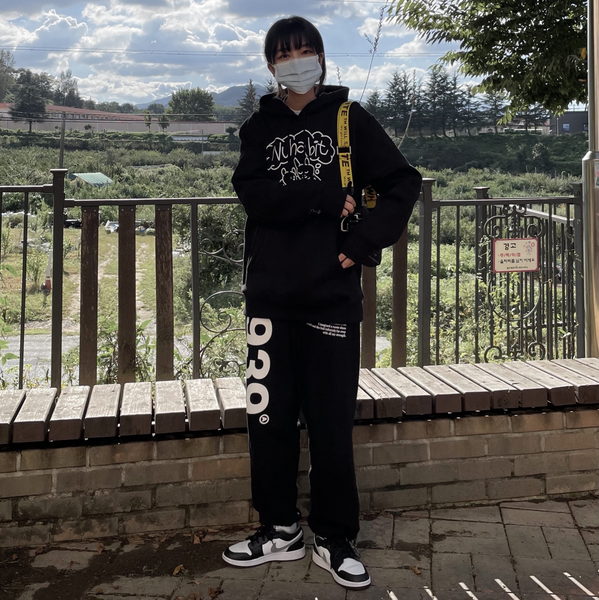 (GS) Jordan 1 Low Black Particle Grey 착용 스타일