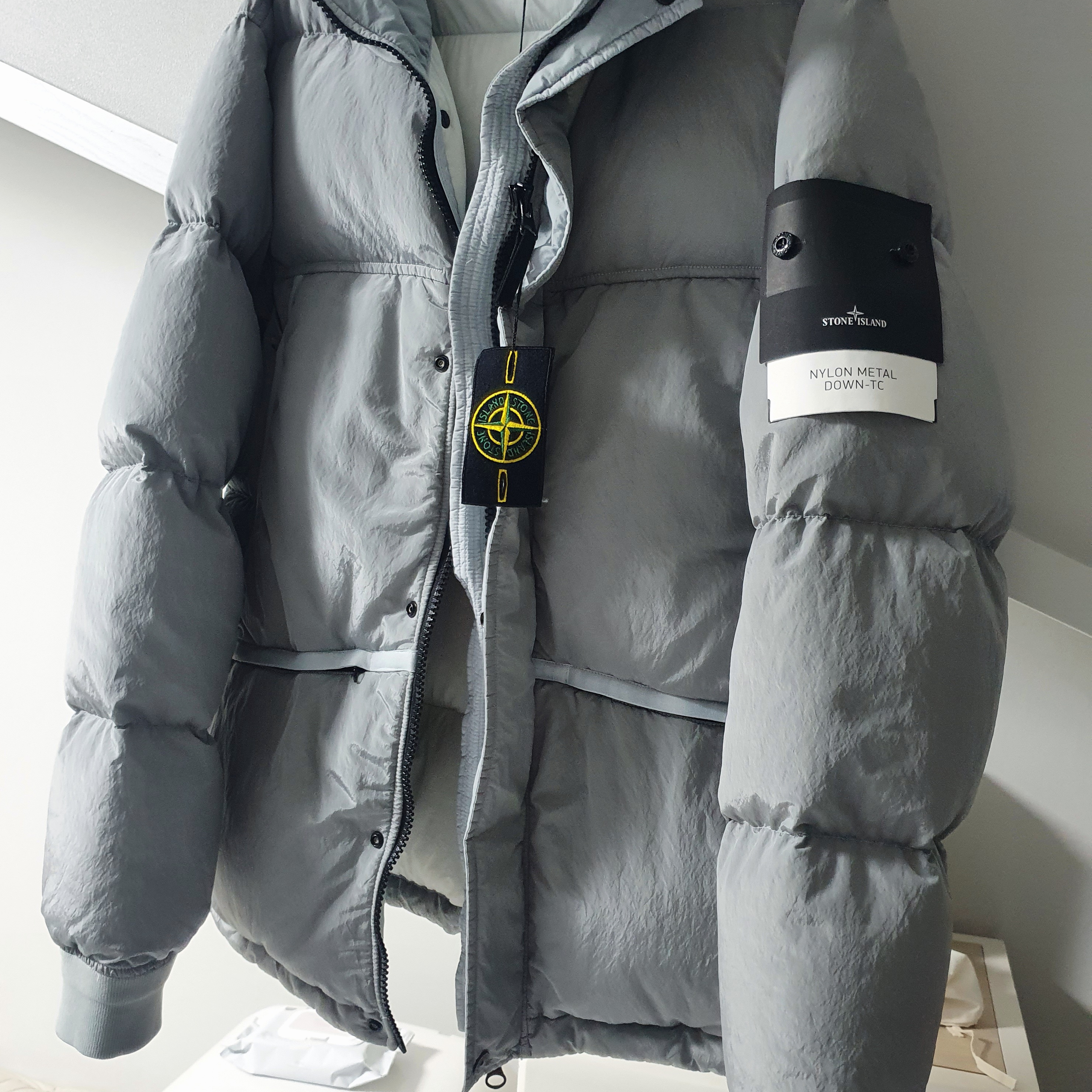 Stone Island 44508 Nylon Metal Down-TC Jacket Light Grey - 21FW 착용 스타일 - 1