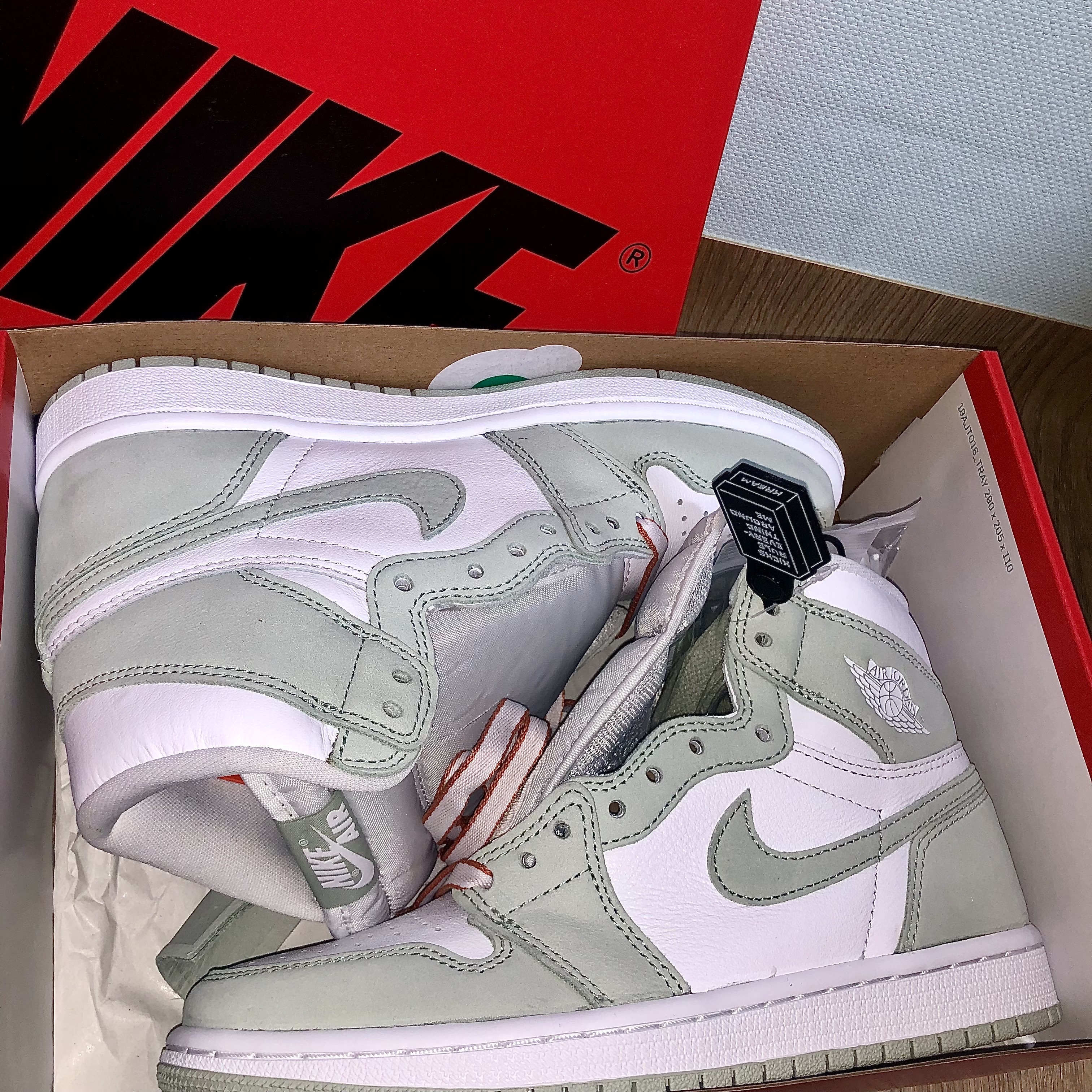 (W) Jordan 1 Retro High OG Seafoam 착용 스타일 - 1
