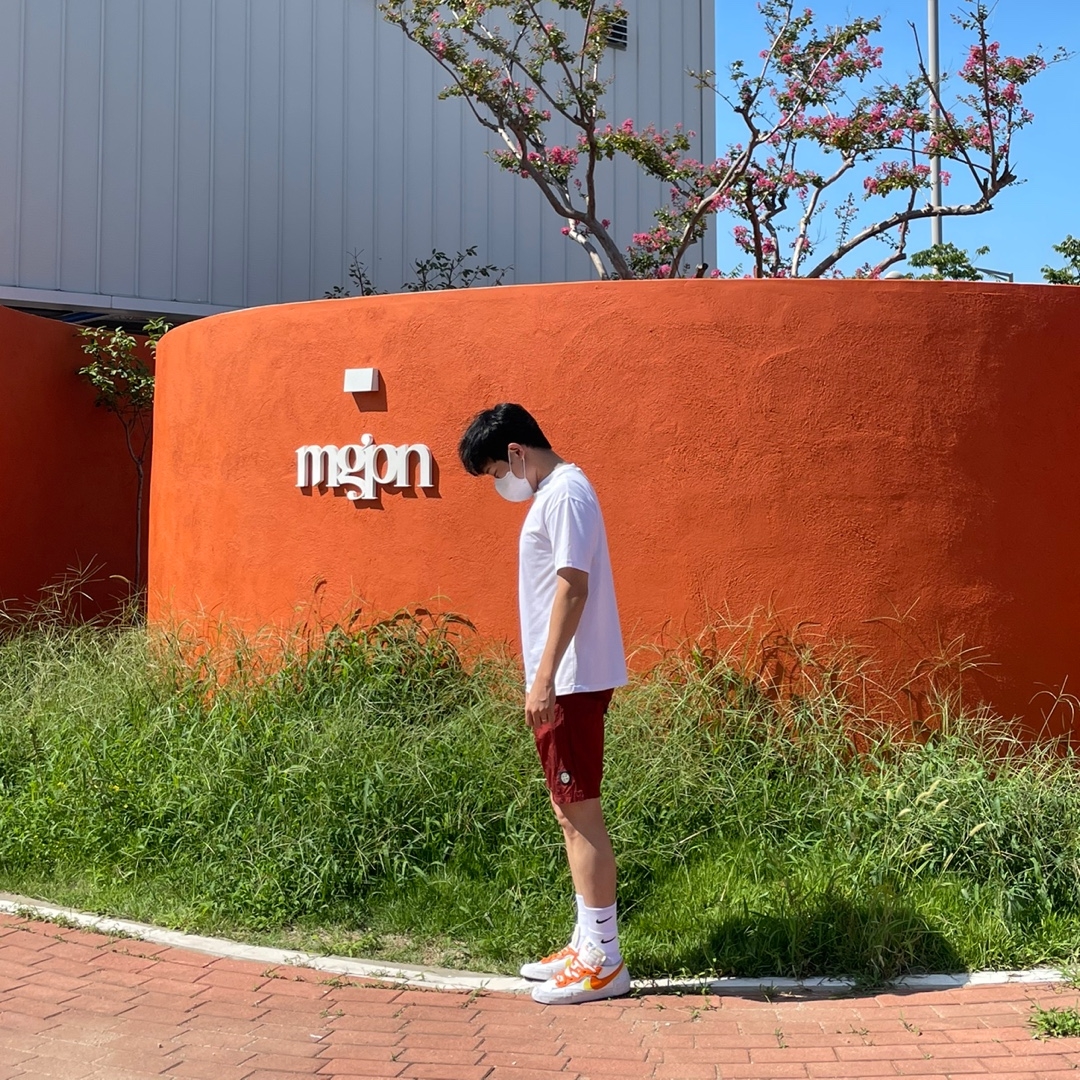 Nike x Sacai Blazer Low Magma Orange, Nike x Matthew M Williams NRG Socks White 착용 스타일