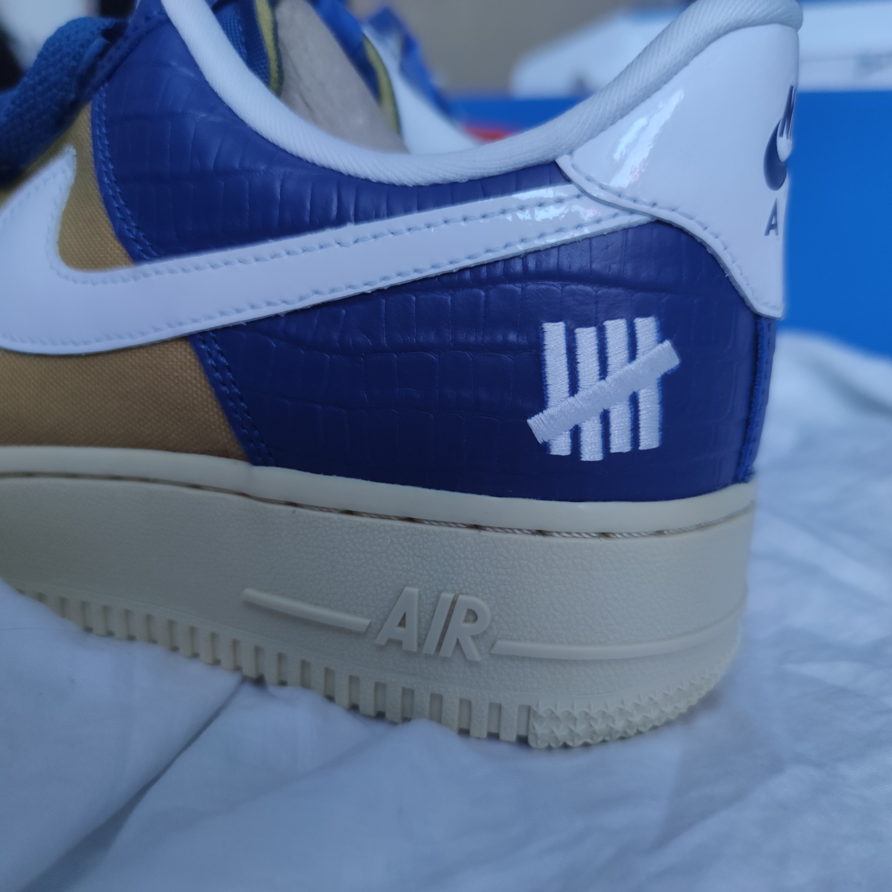 Nike x Undefeated Air Force 1 Low SP 5 On It Court Blue 착용 스타일 - 4