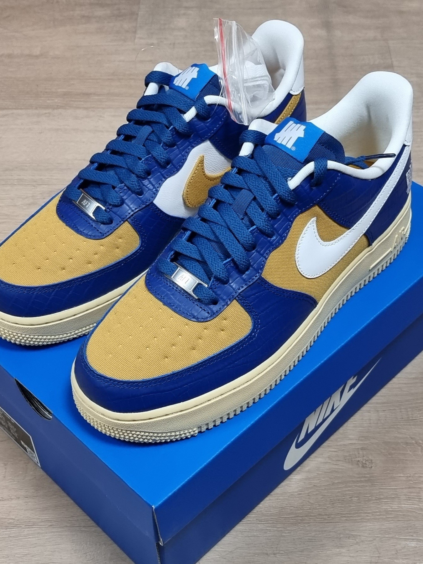 Nike x Undefeated Air Force 1 Low SP 5 On It Court Blue, Nike x Undefeated Dunk Low SP 5 On It Black 착용 스타일 - 1